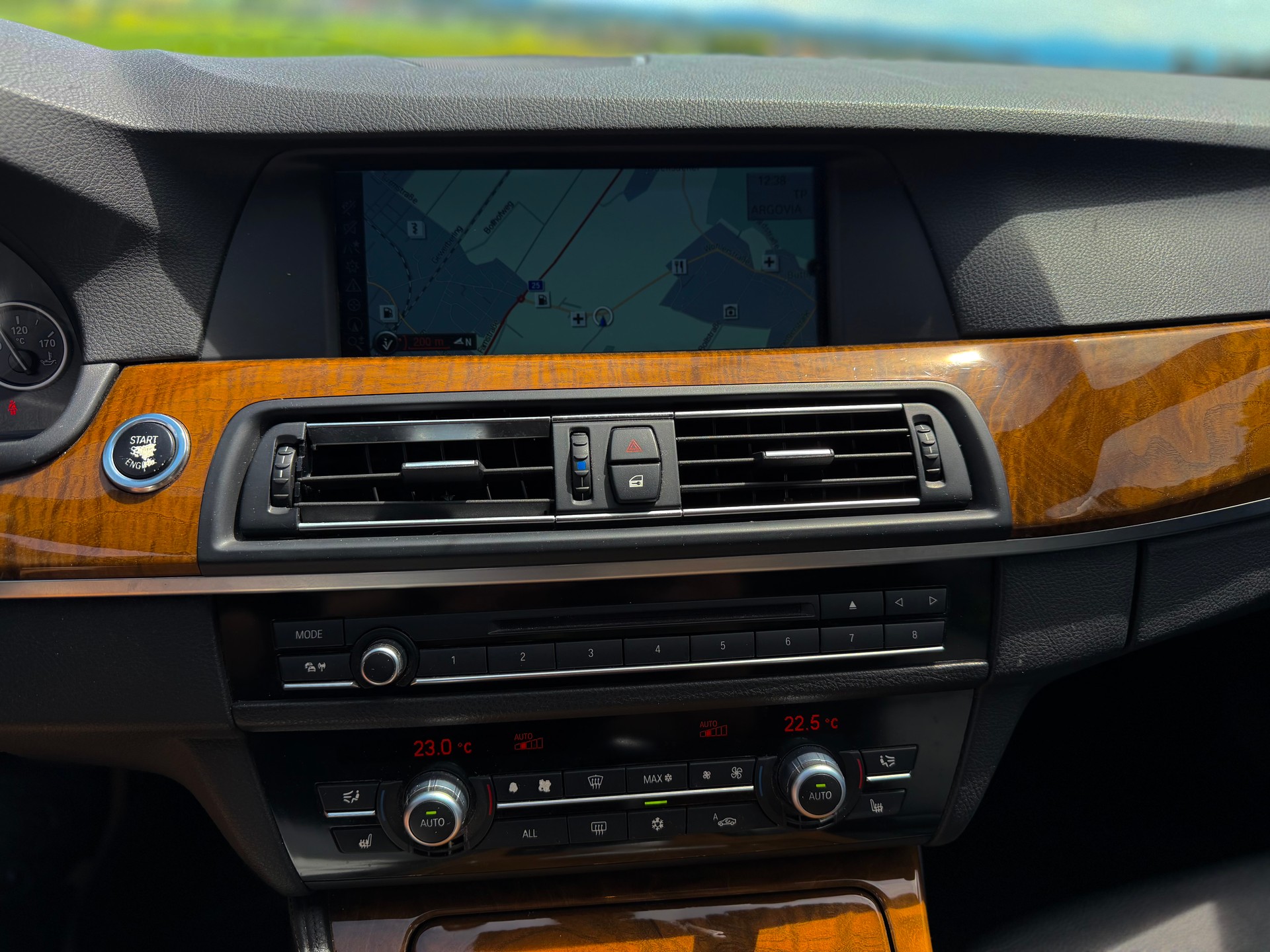 BMW 528i Steptronic-image-8