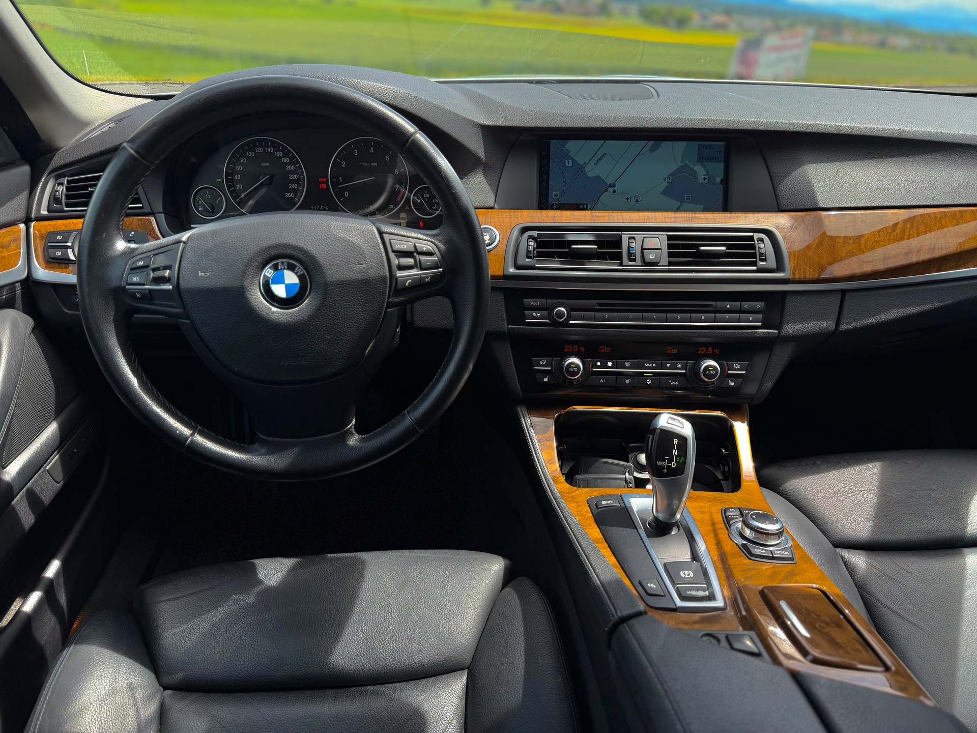 BMW 528i Steptronic-image-6