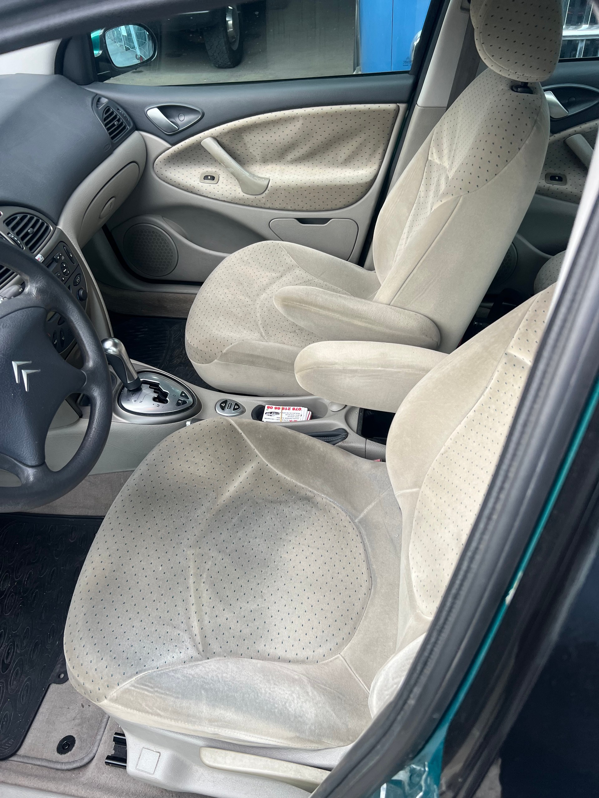 CITROEN C5 Break 2.0i 16V Ambiance Automatic-image-9