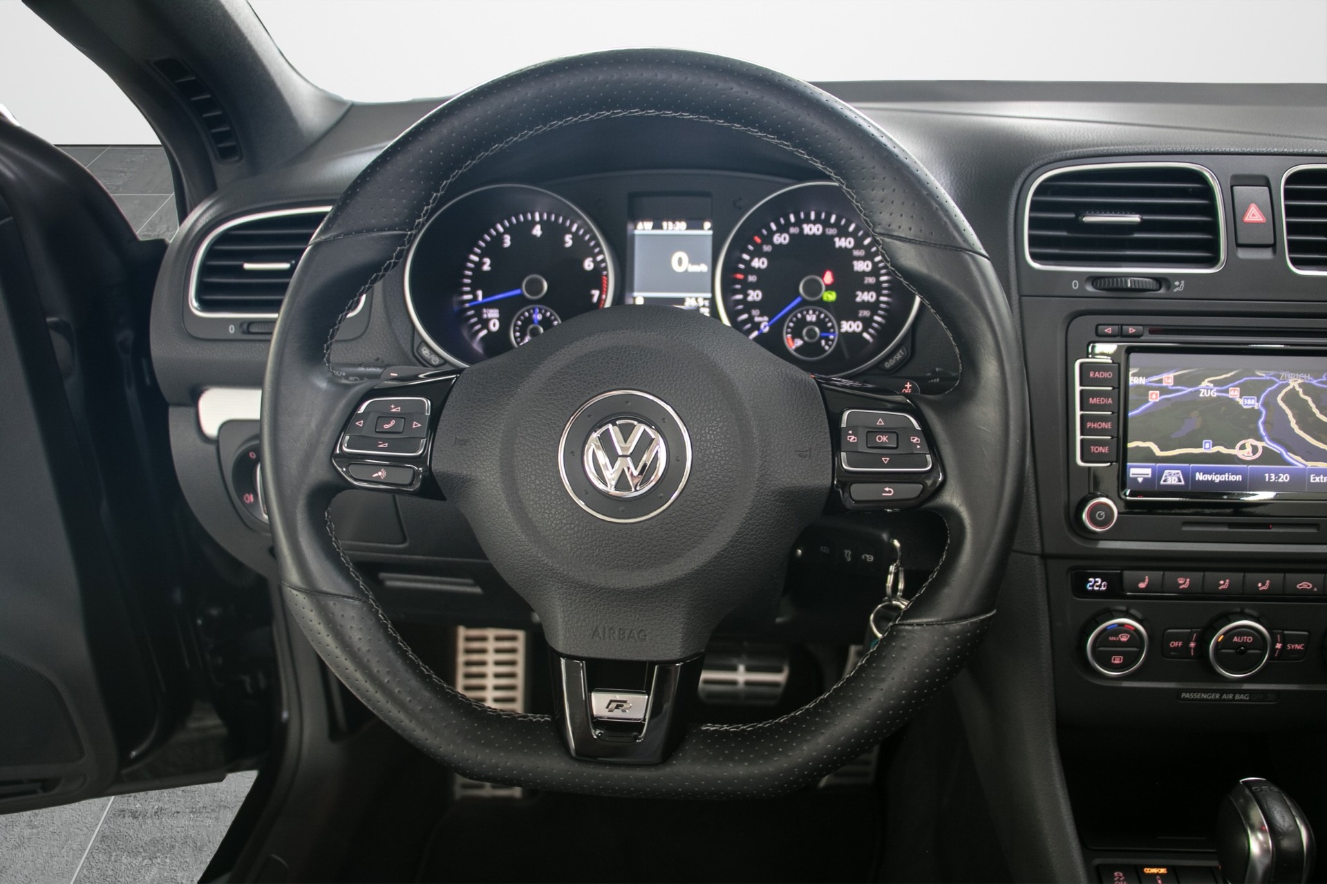 VW Golf Cabrio 2.0 TSI R DSG-image-7