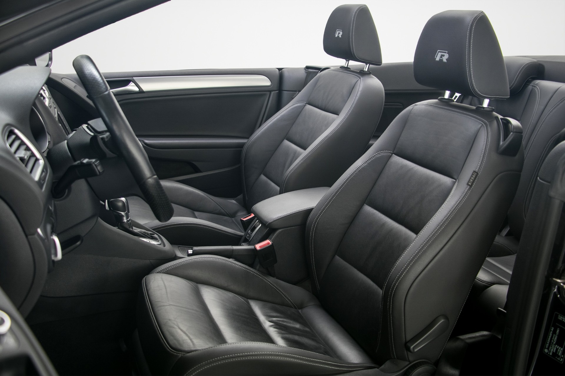 VW Golf Cabrio 2.0 TSI R DSG-image-13