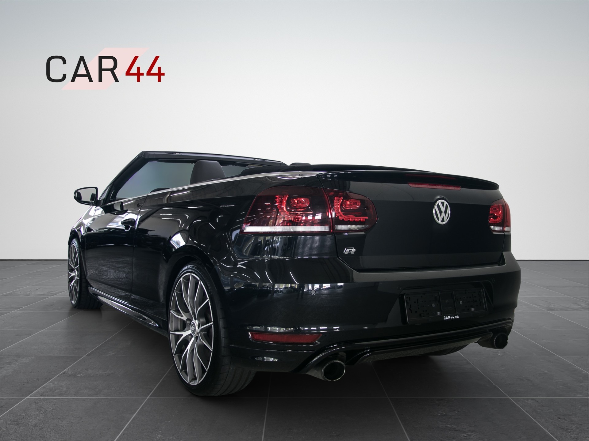 VW Golf Cabrio 2.0 TSI R DSG-image-2