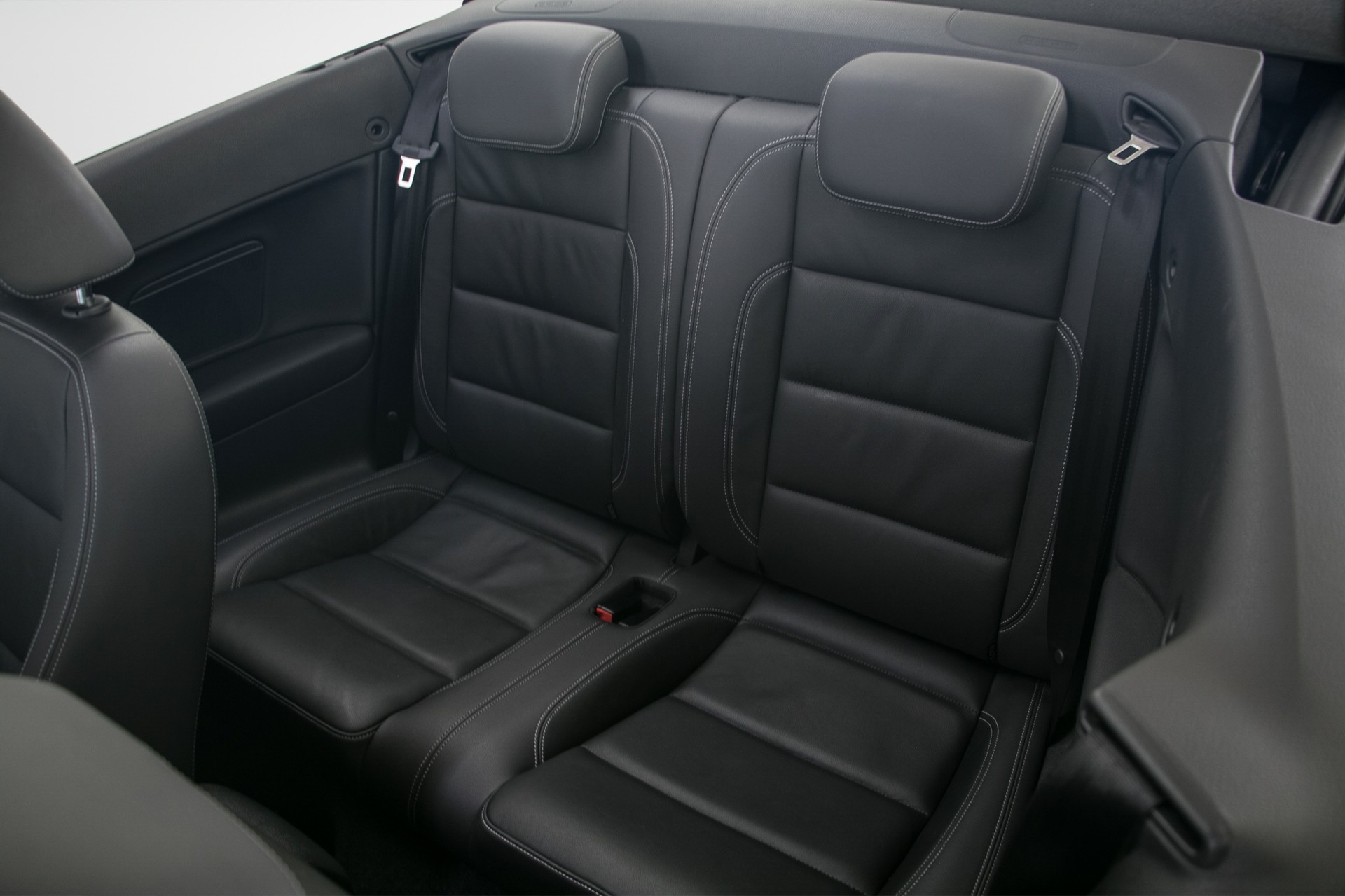 VW Golf Cabrio 2.0 TSI R DSG-image-14