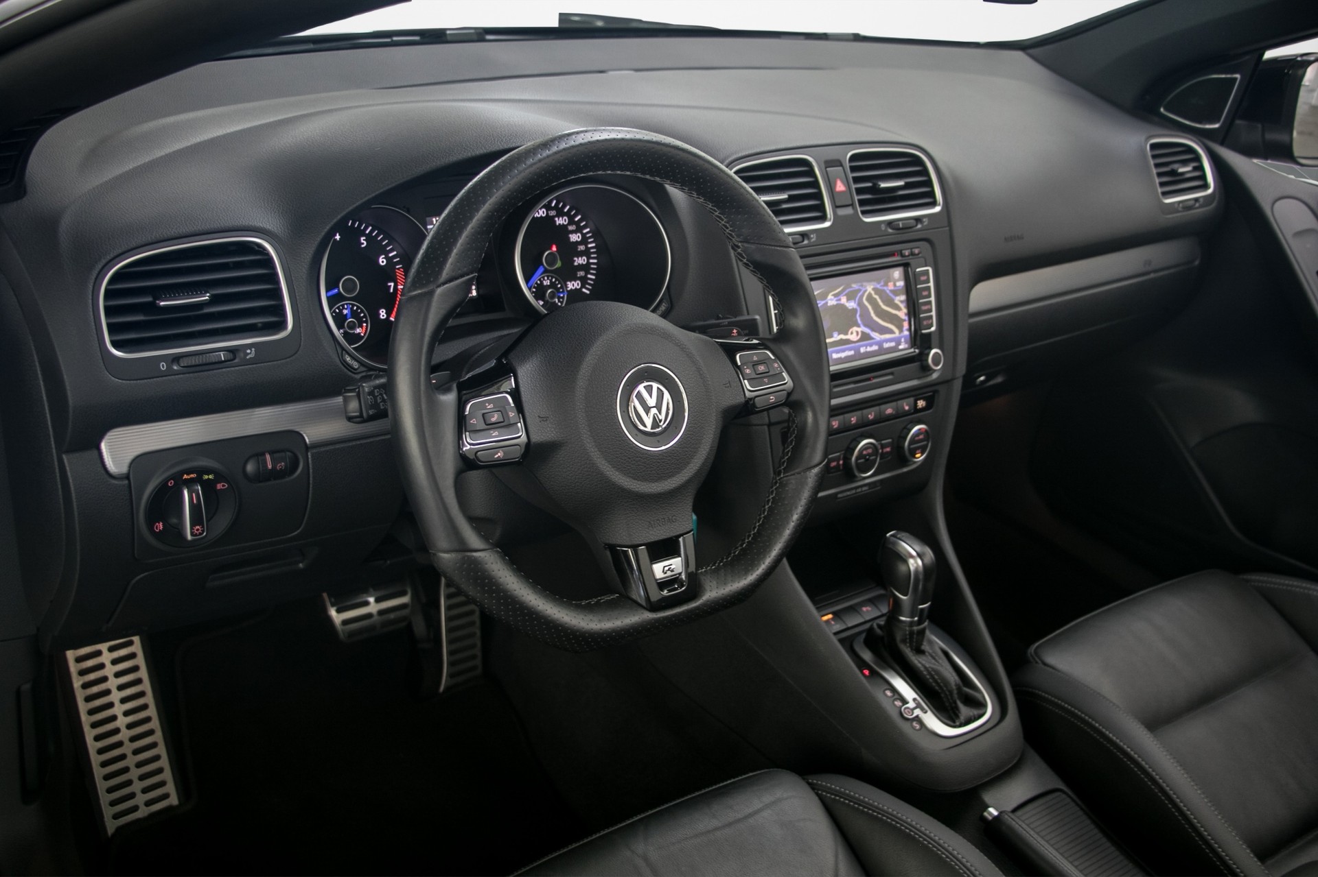 VW Golf Cabrio 2.0 TSI R DSG-image-6