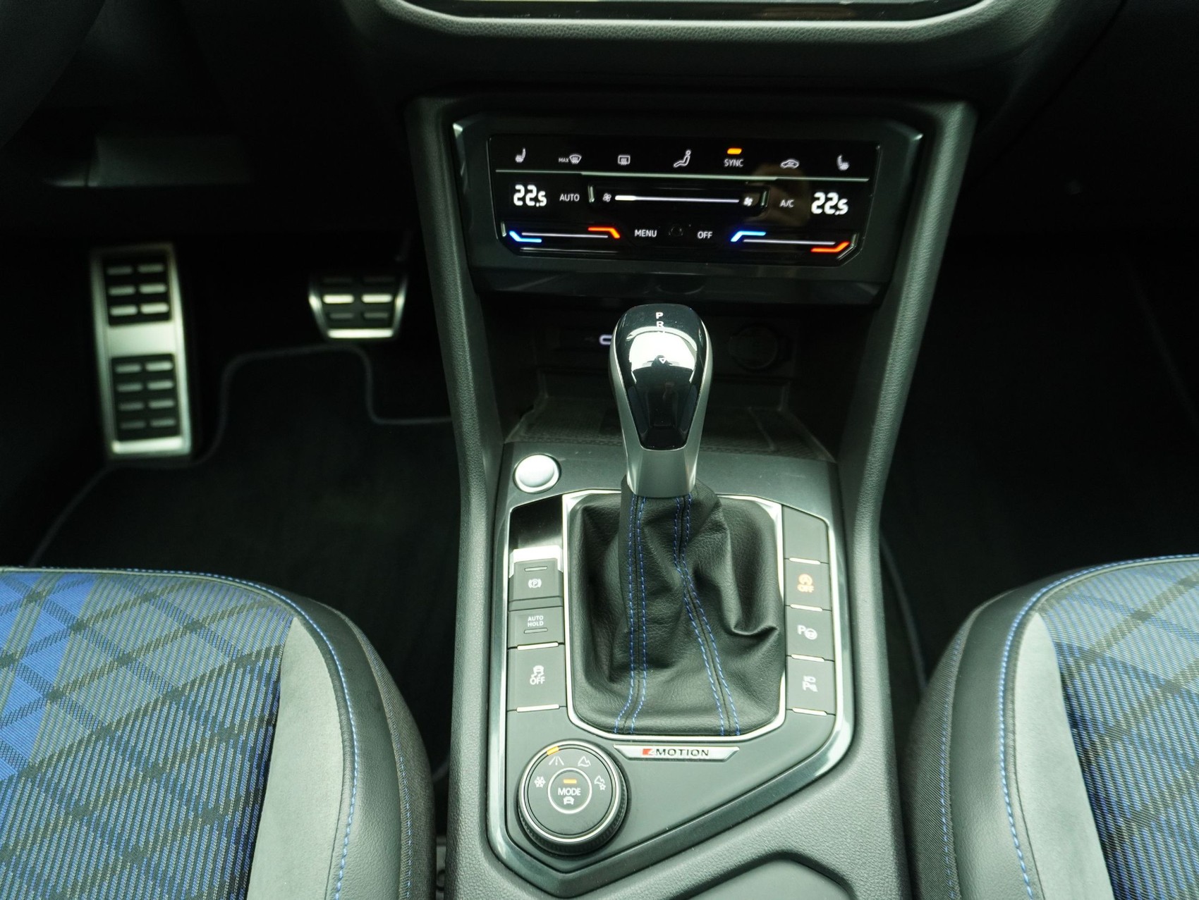 VW Tiguan 2.0 TSI DSG R Black Style 4Motion-image-13