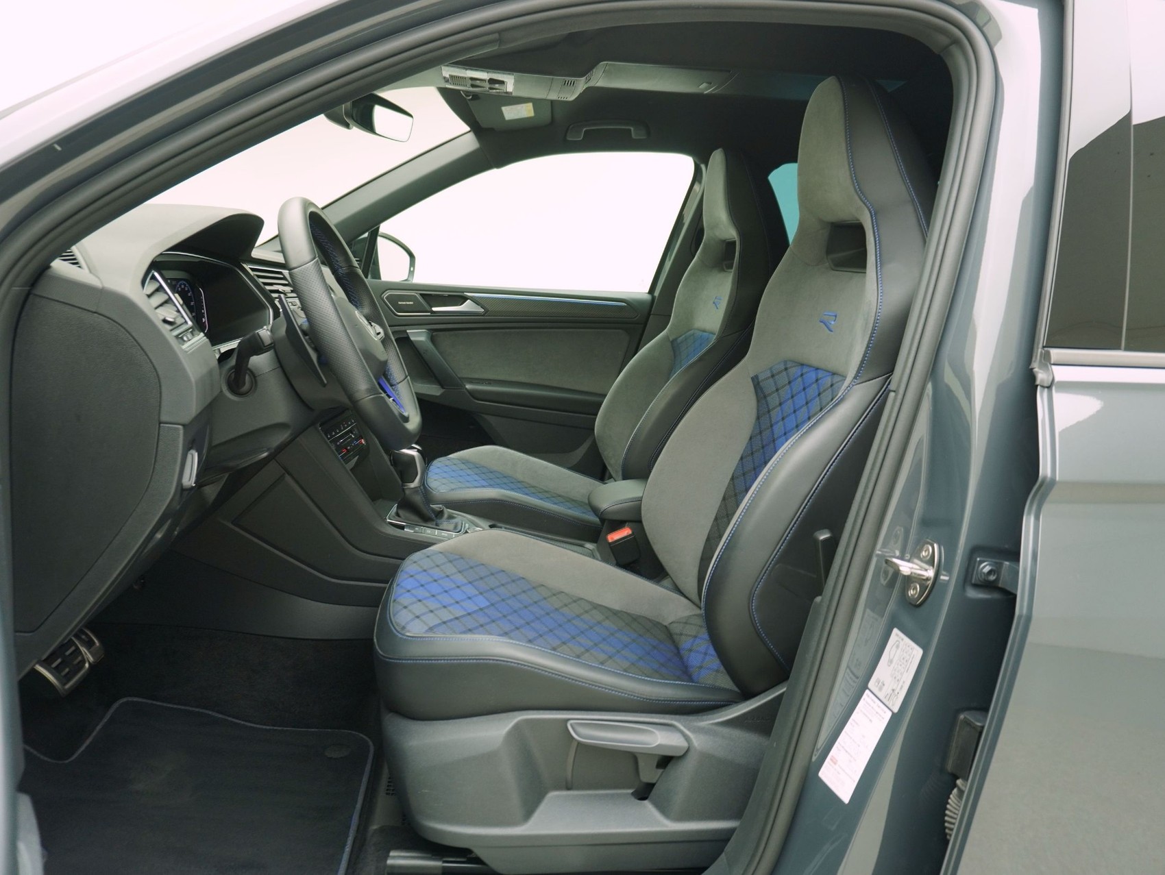 VW Tiguan 2.0 TSI DSG R Black Style 4Motion-image-7
