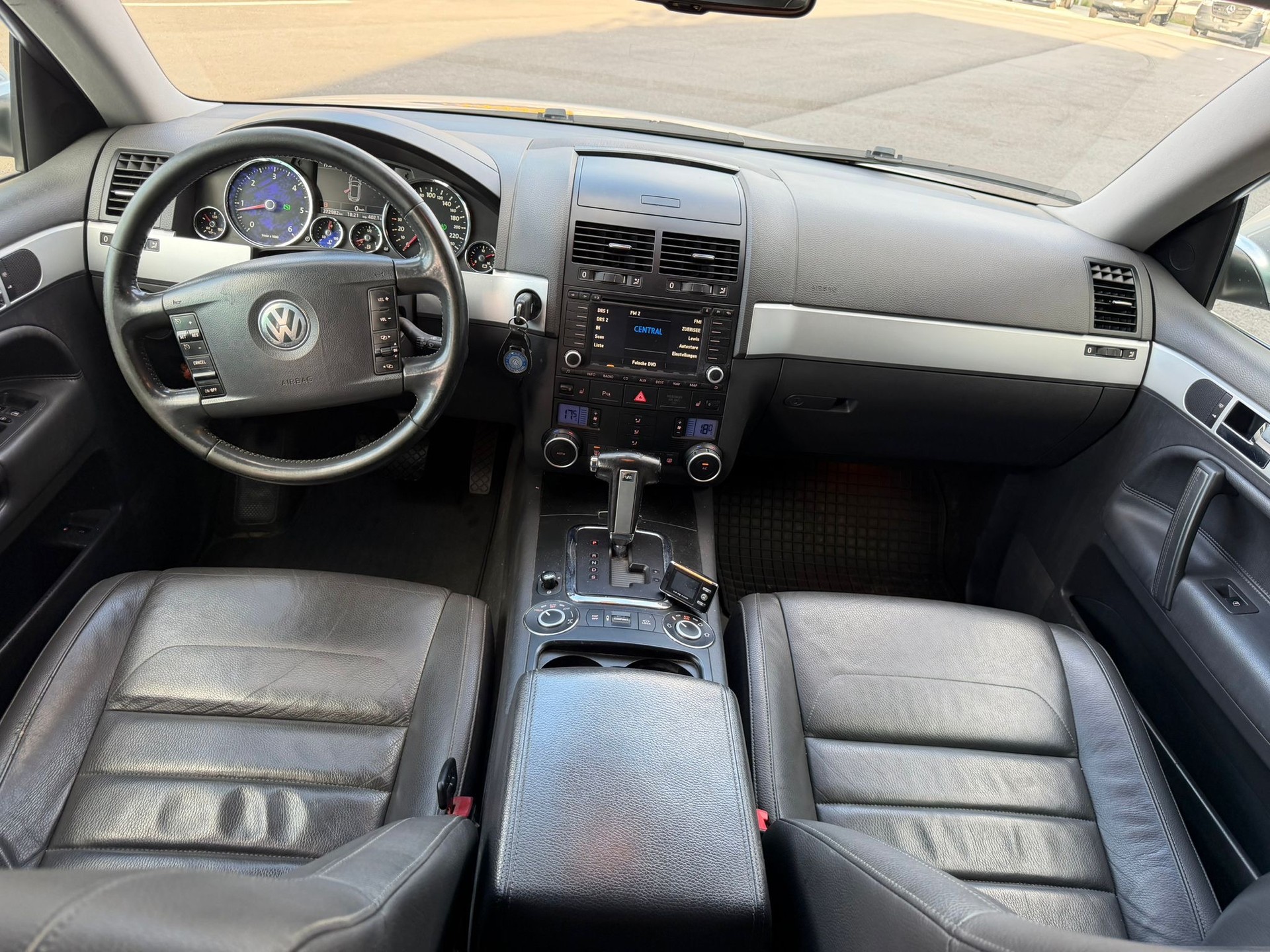 VW Touareg 3.0 TDI-image-7