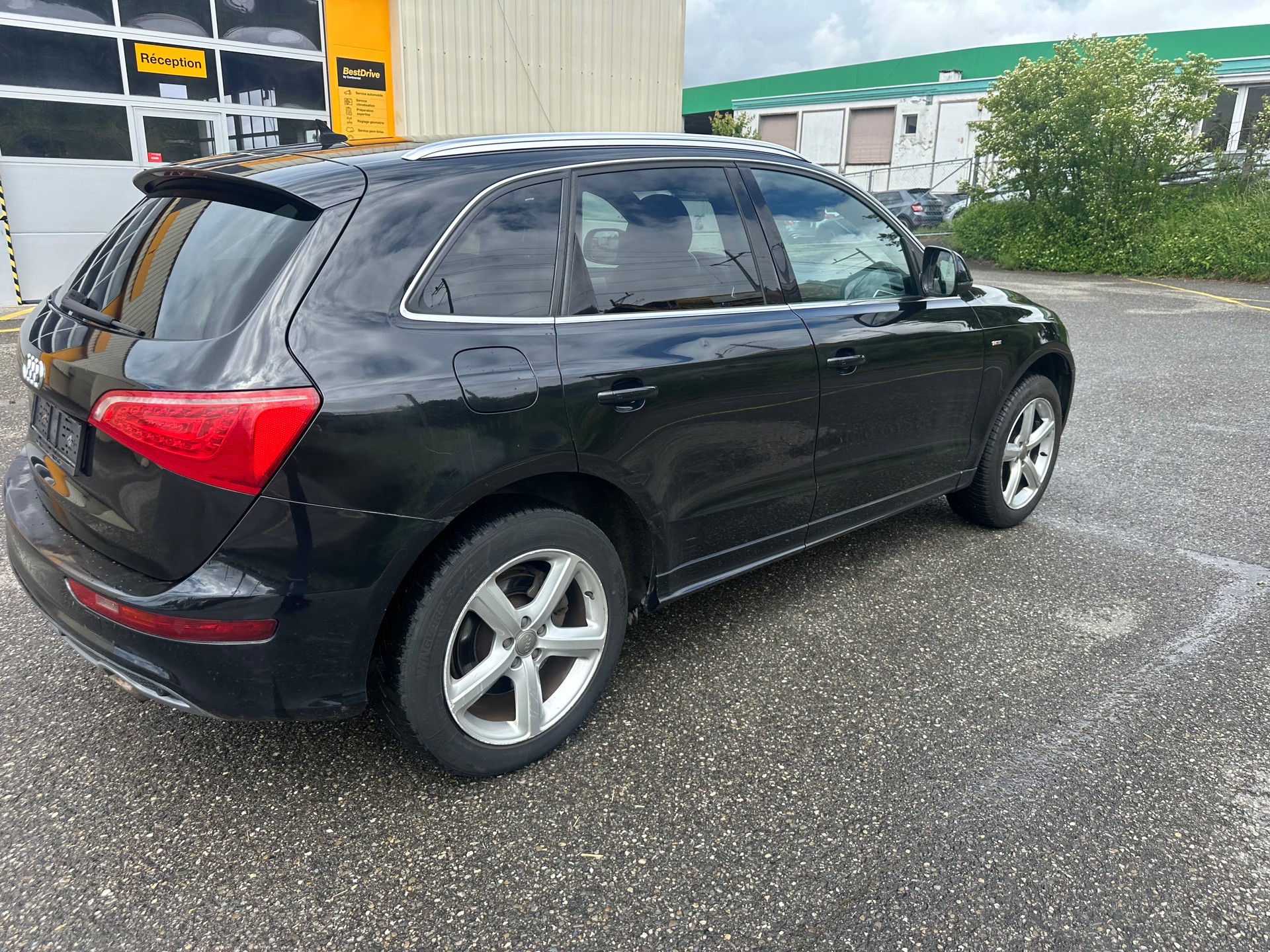 AUDI Q5 3.2 FSI quattro S-tronic-image-10