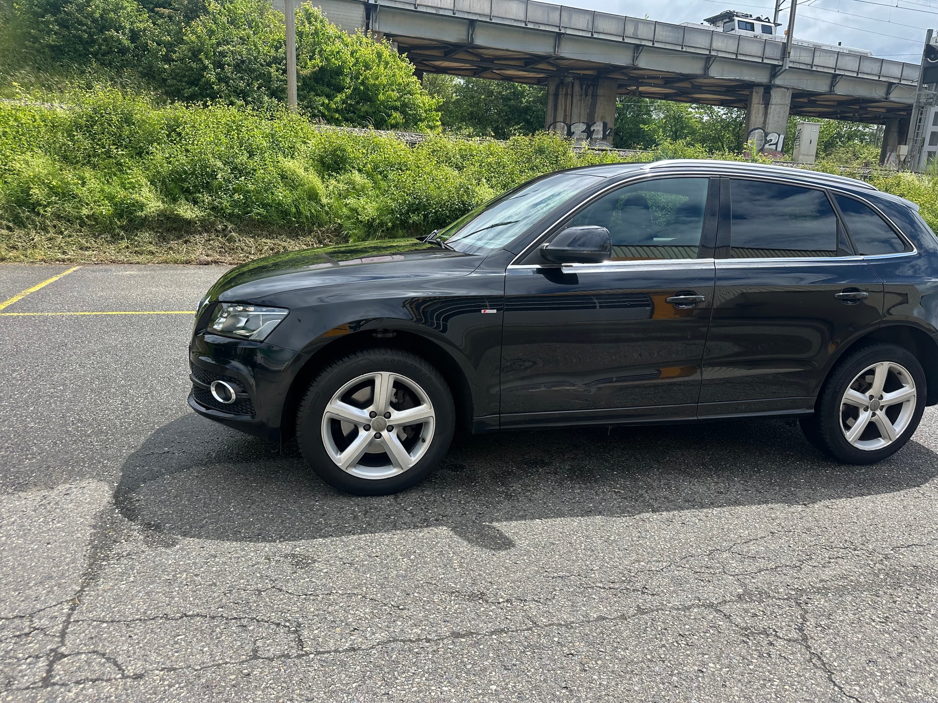 AUDI Q5 3.2 FSI quattro S-tronic-image-11