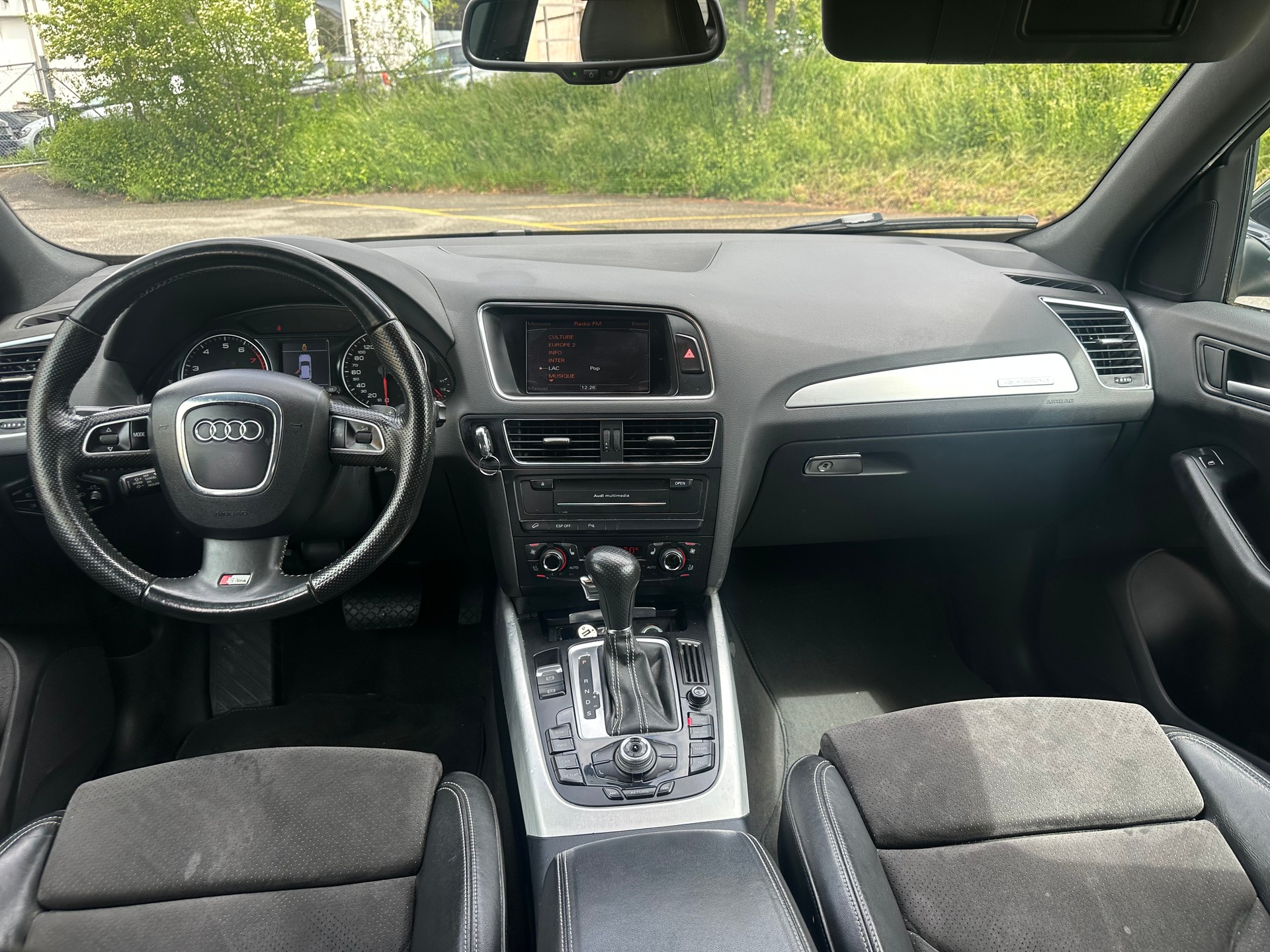 AUDI Q5 3.2 FSI quattro S-tronic-image-2
