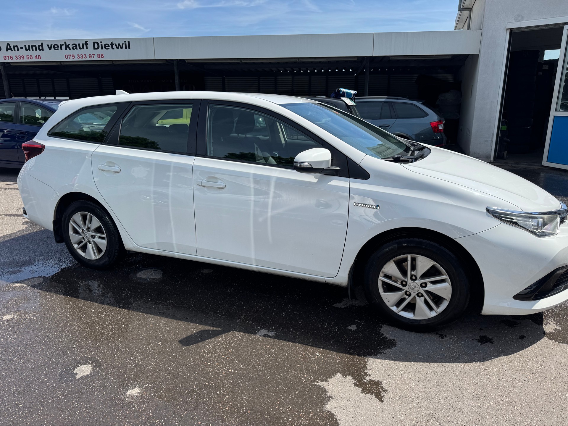 TOYOTA AURIS-image-4