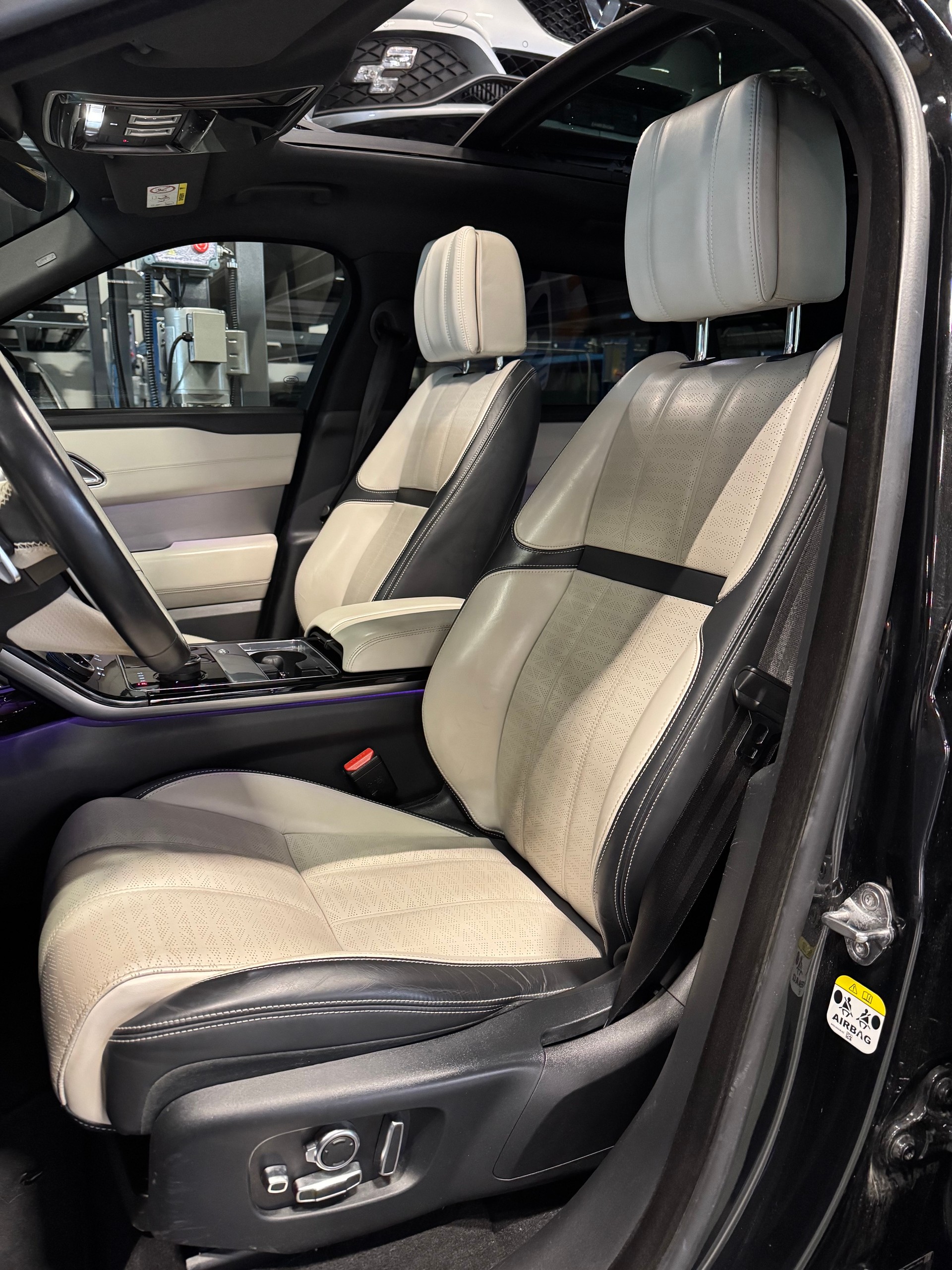 LAND ROVER Range Rover Velar R-Dynamic D 275 Automatic-image-7