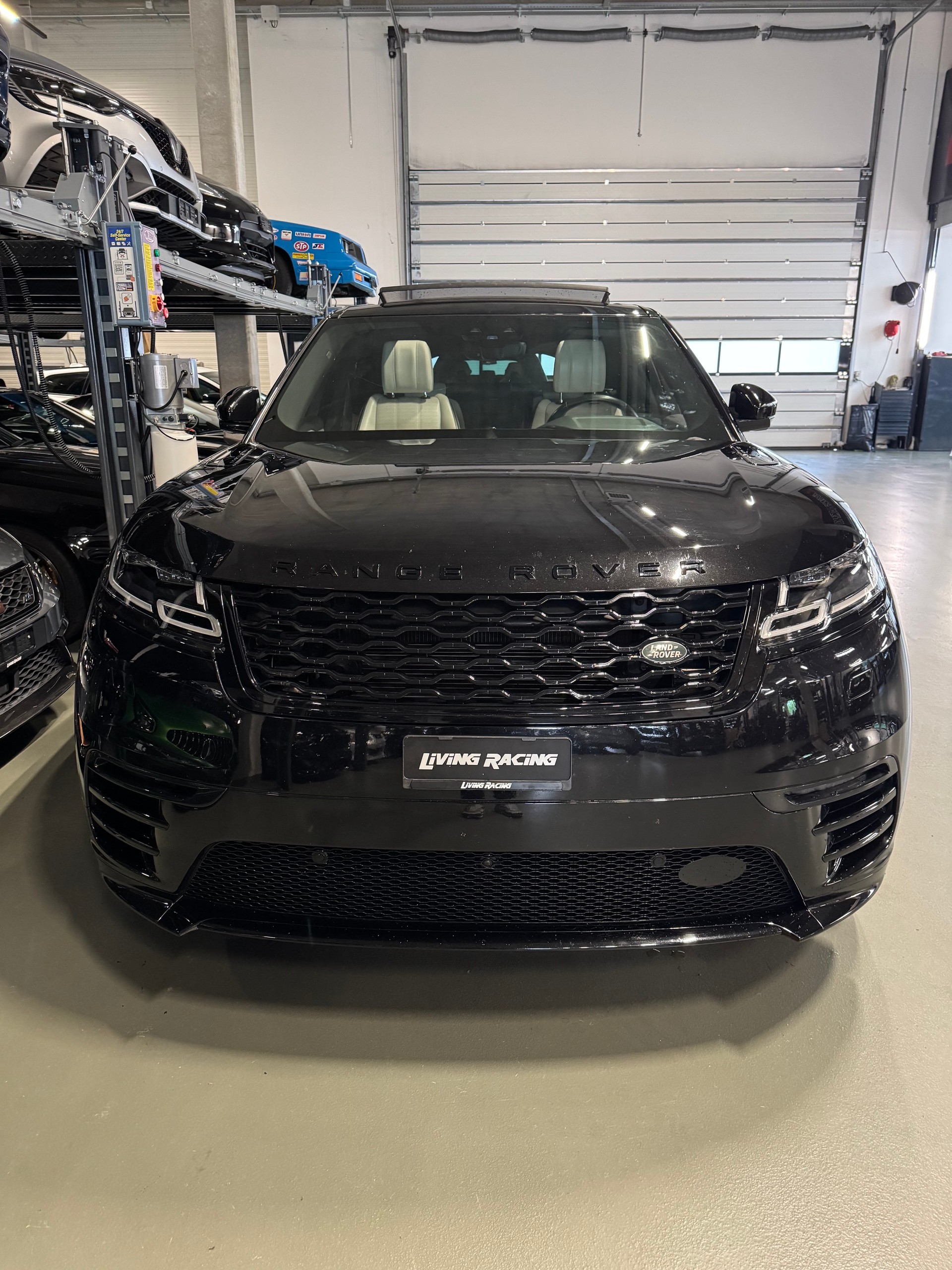 LAND ROVER Range Rover Velar R-Dynamic D 275 Automatic-image-4