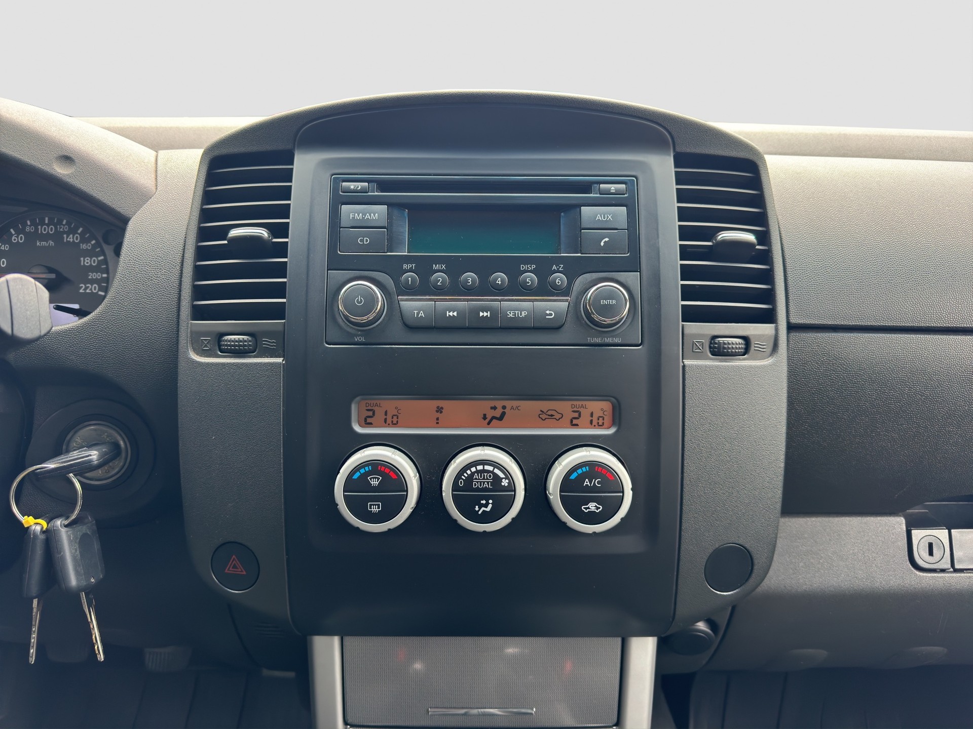 NISSAN Navara Double Cab LE 2.5 dCi 4WD-image-4