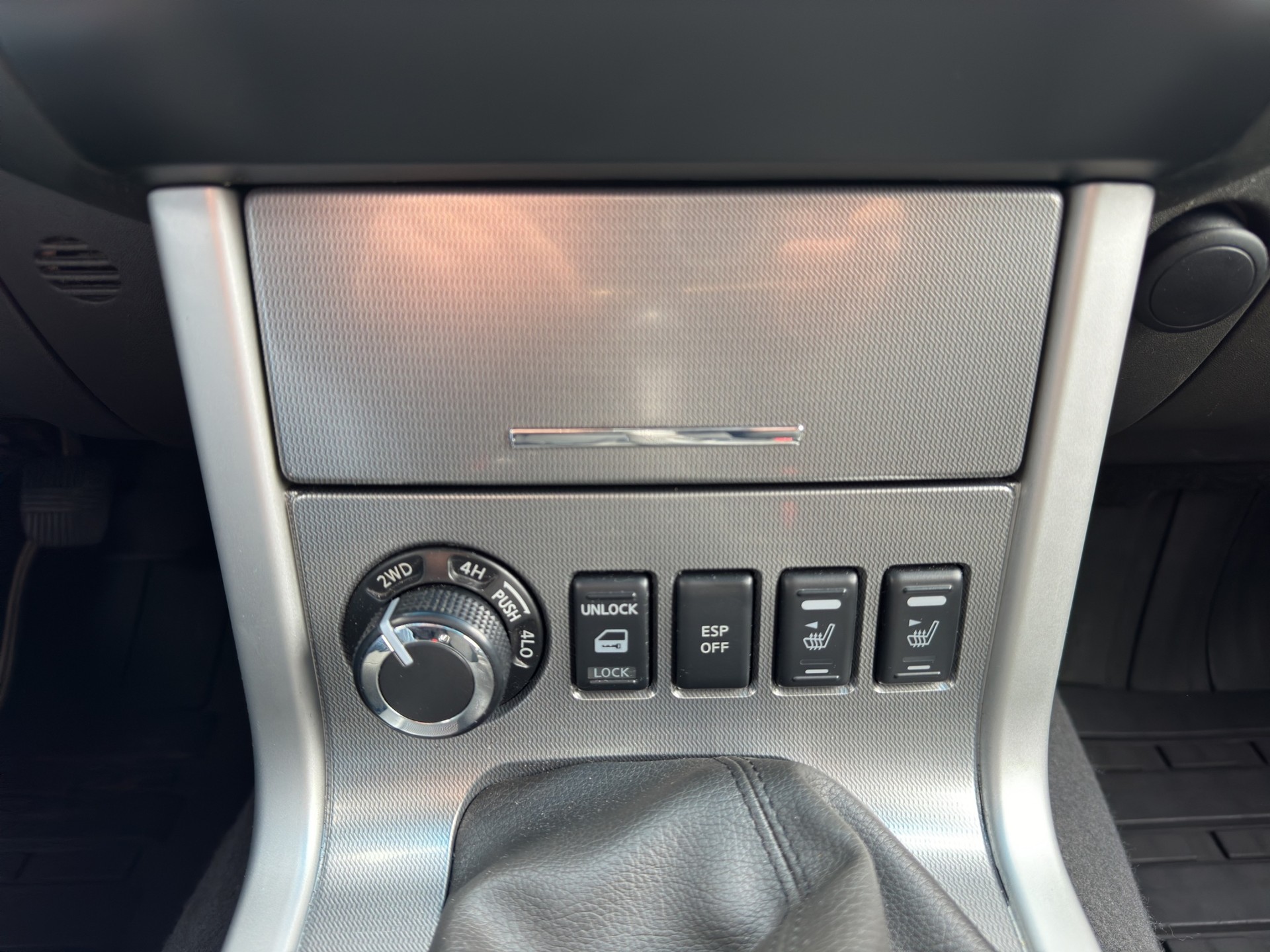 NISSAN Navara Double Cab LE 2.5 dCi 4WD-image-5