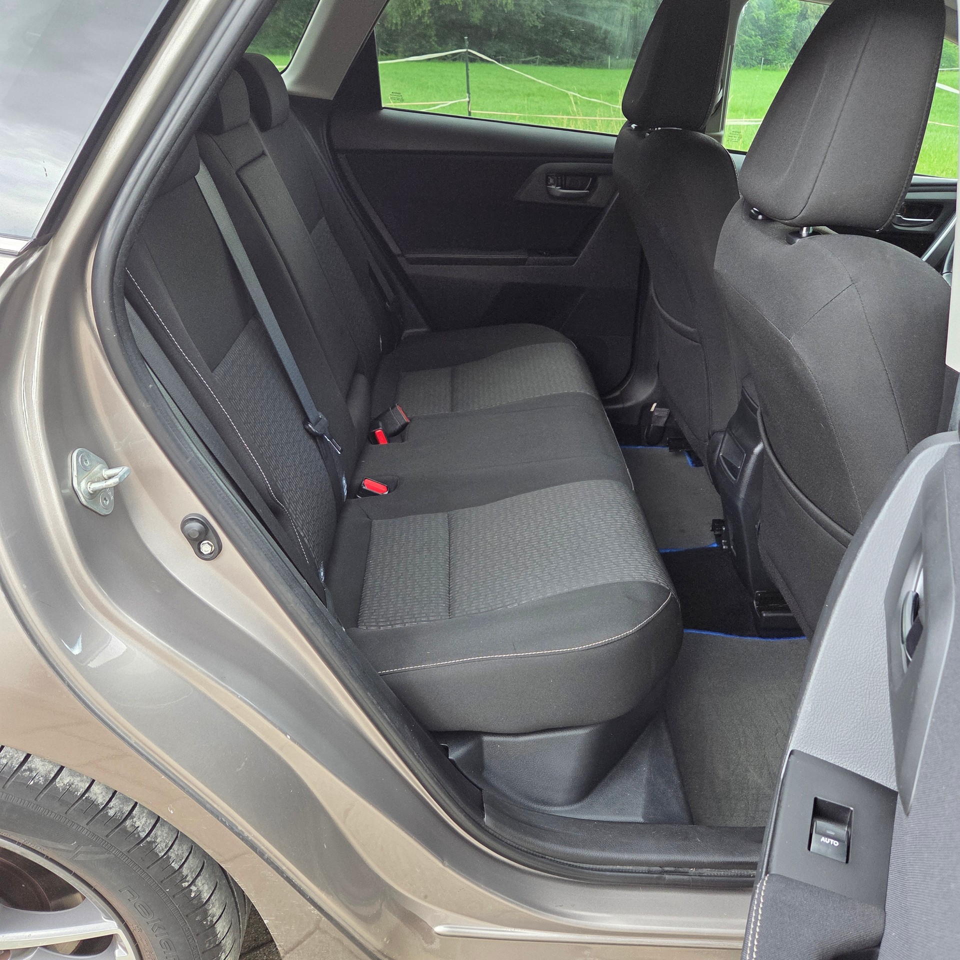 TOYOTA Auris Touring Sports 1.8 16V HSD Linea Sol-image-8