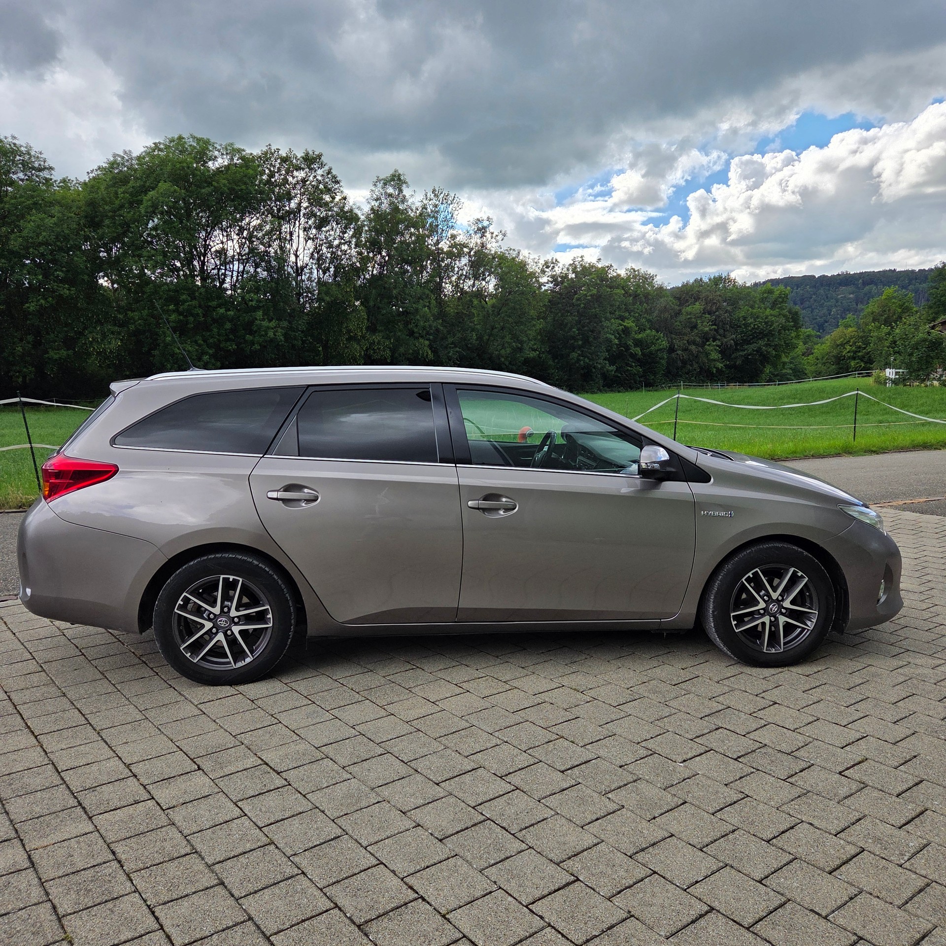TOYOTA Auris Touring Sports 1.8 16V HSD Linea Sol-image-3