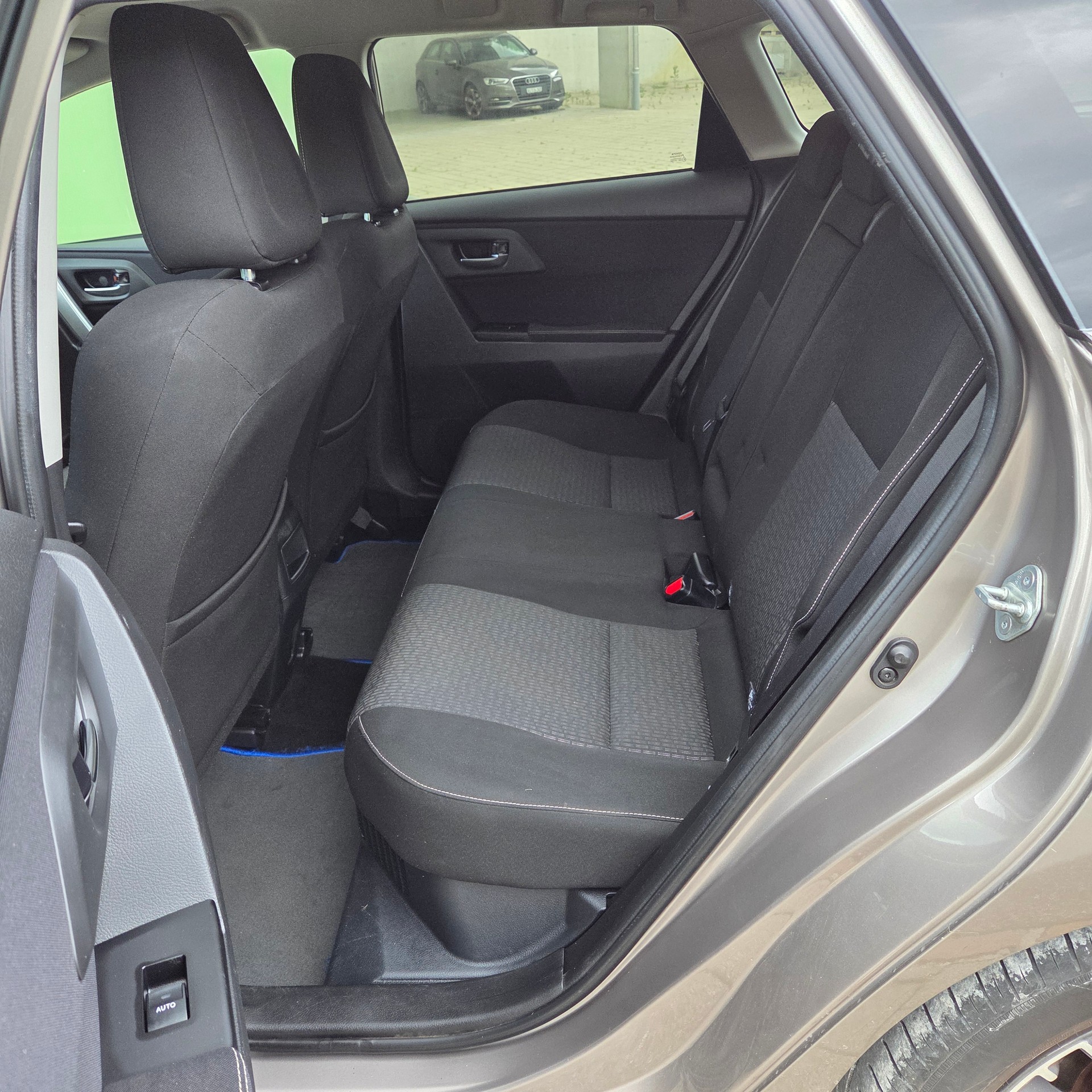 TOYOTA Auris Touring Sports 1.8 16V HSD Linea Sol-image-9
