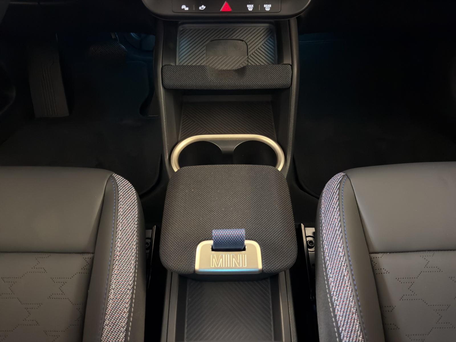 MINI Countryman E-image-16