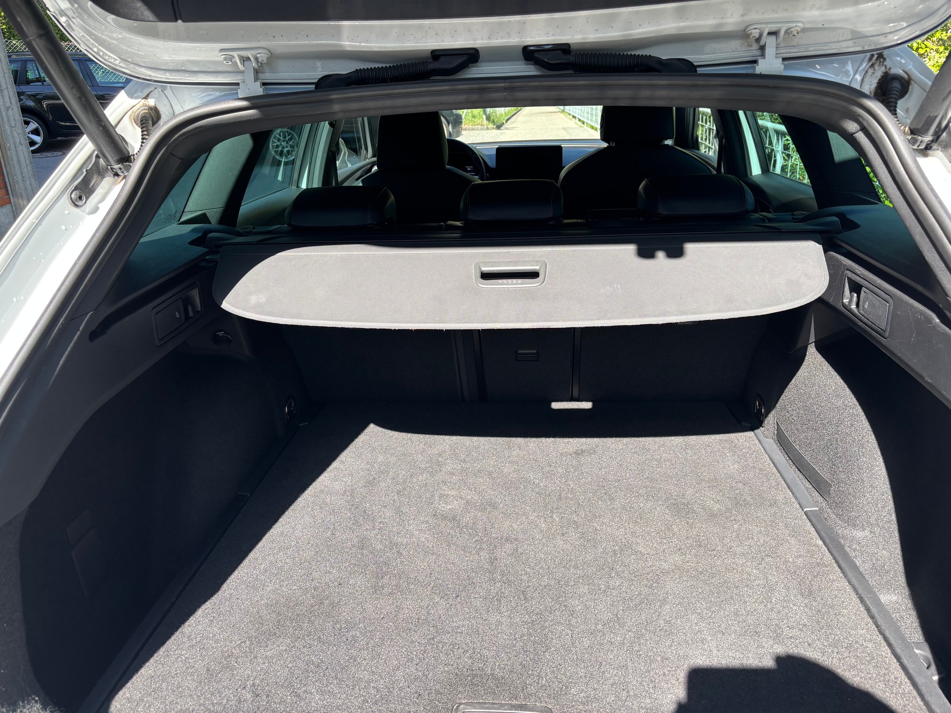 SEAT Leon ST 1.5 eTSI mHEV DSG Hola FR-image-9