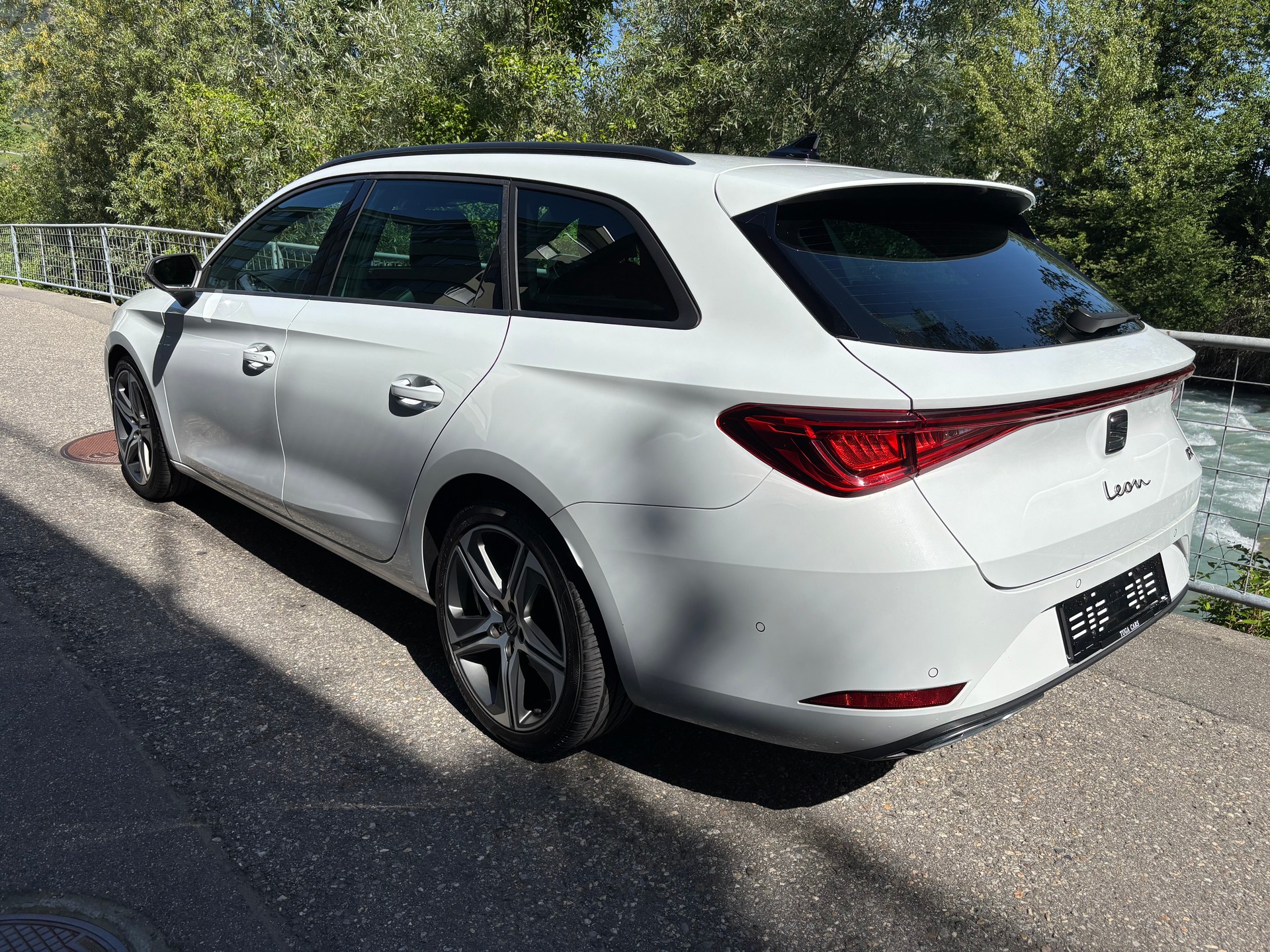 SEAT Leon ST 1.5 eTSI mHEV DSG Hola FR-image-2