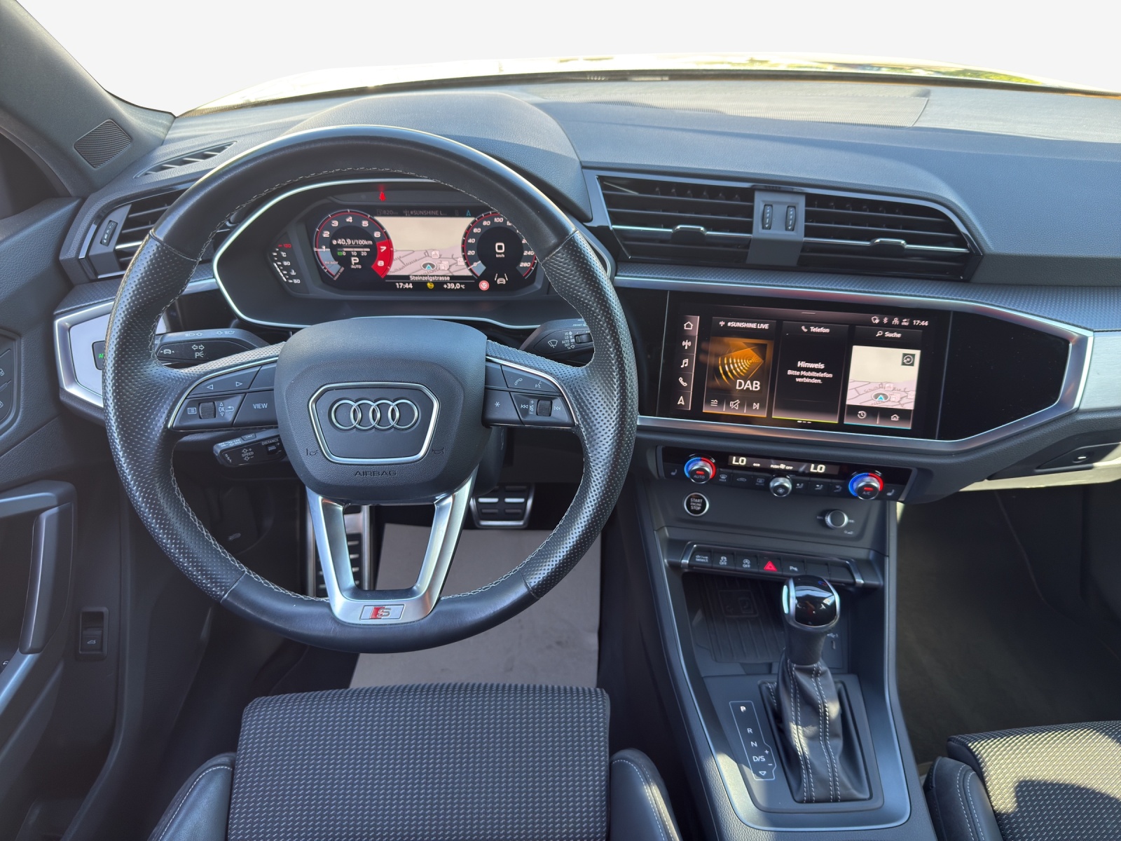 AUDI Q3 35 TFSI S line Attraction S-tronic-image-8