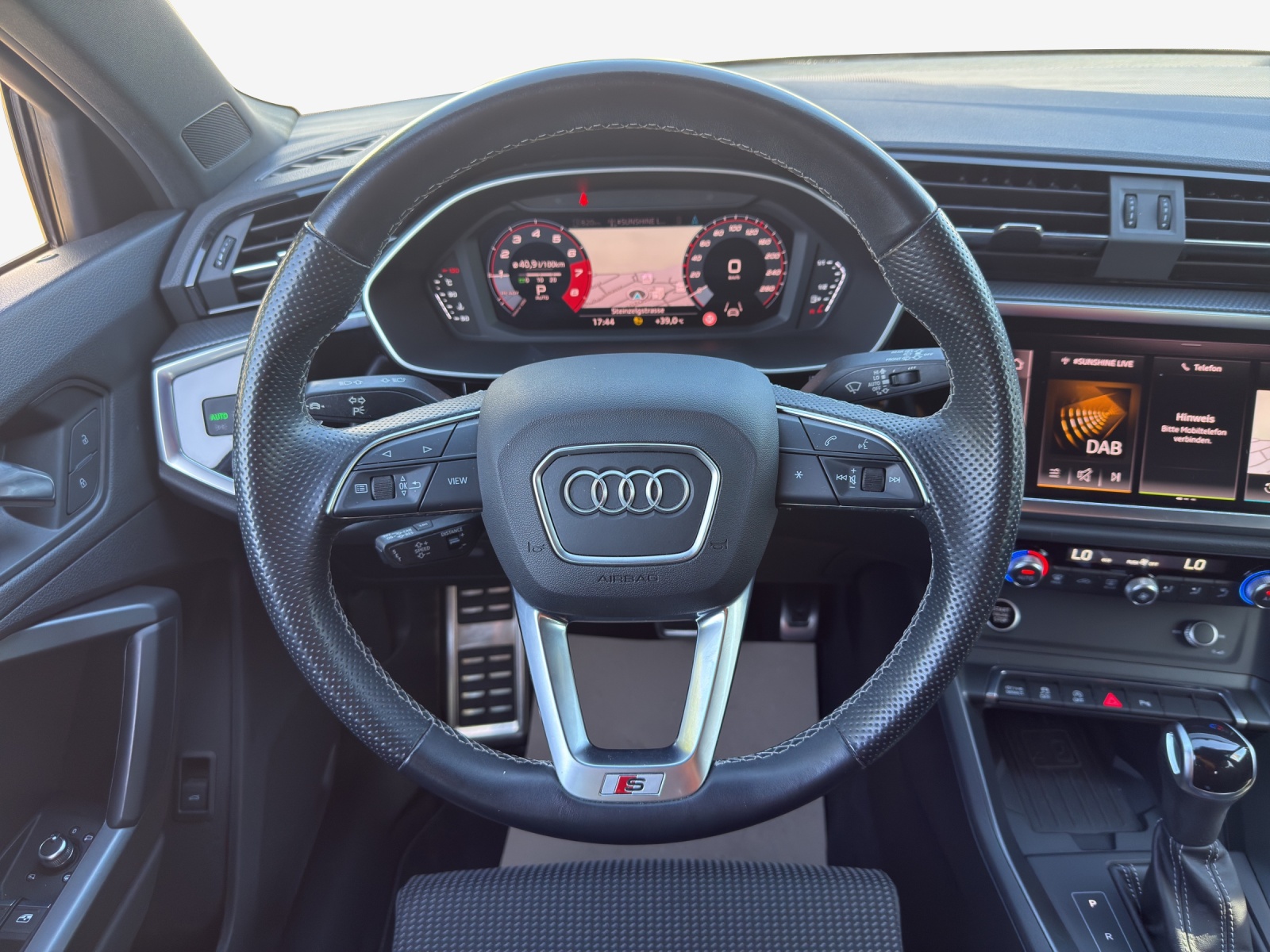 AUDI Q3 35 TFSI S line Attraction S-tronic-image-9