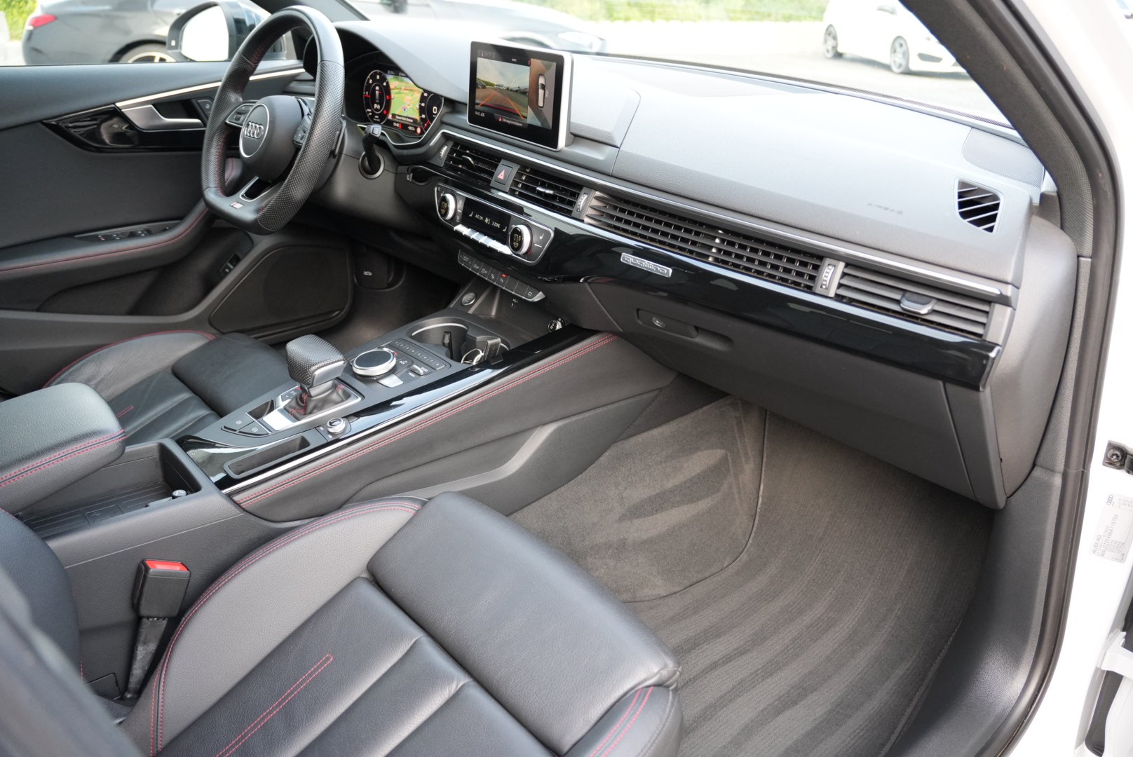 AUDI A4 Avant 40 TDI Sport quattro S-tronic (CH)-image-12