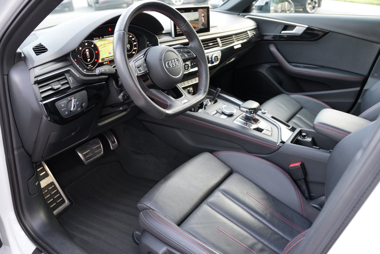 AUDI A4 Avant 40 TDI Sport quattro S-tronic (CH)-image-10