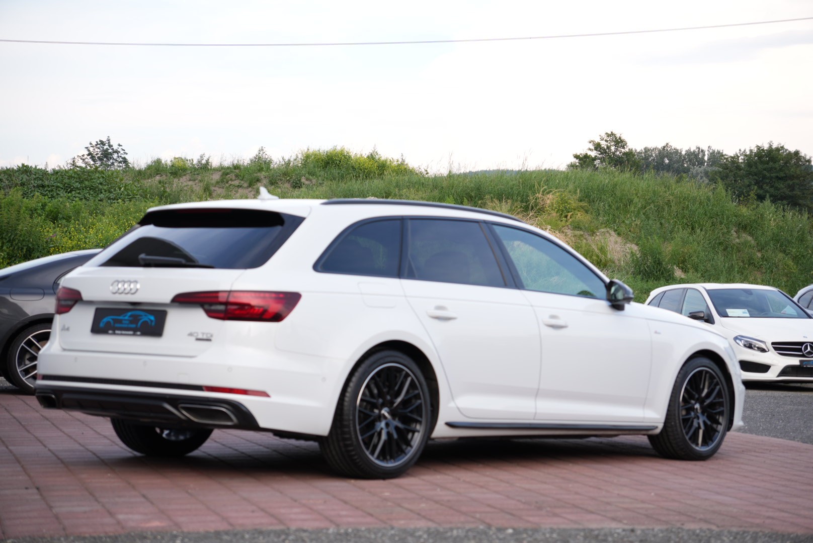AUDI A4 Avant 40 TDI Sport quattro S-tronic (CH)-image-9
