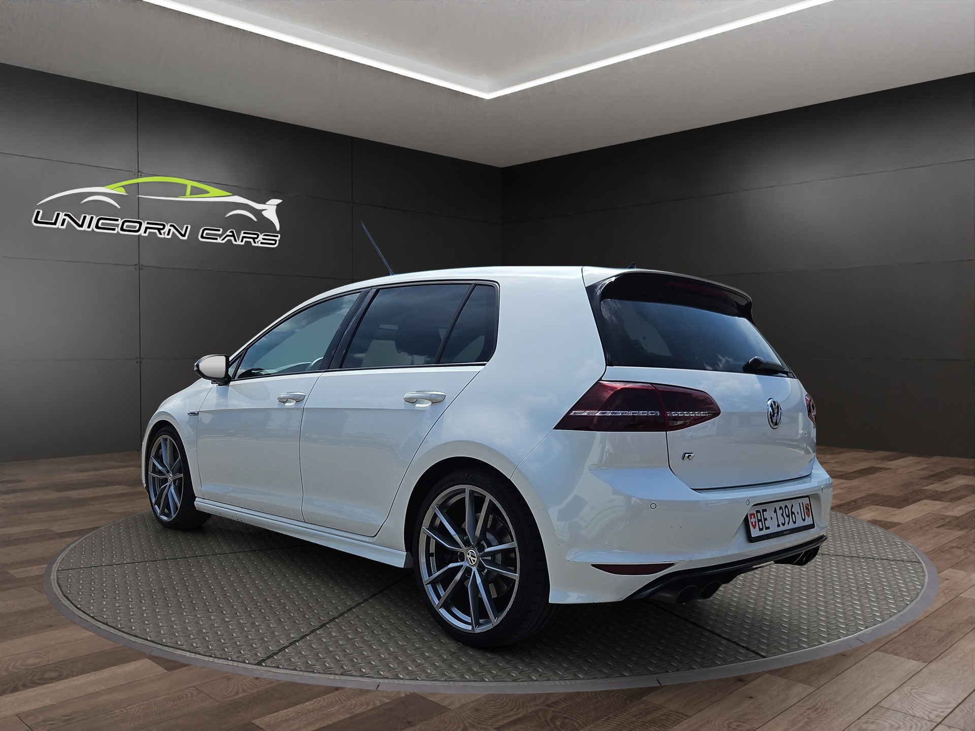 VW Golf 2.0 TSI R 4Motion DSG-image-5