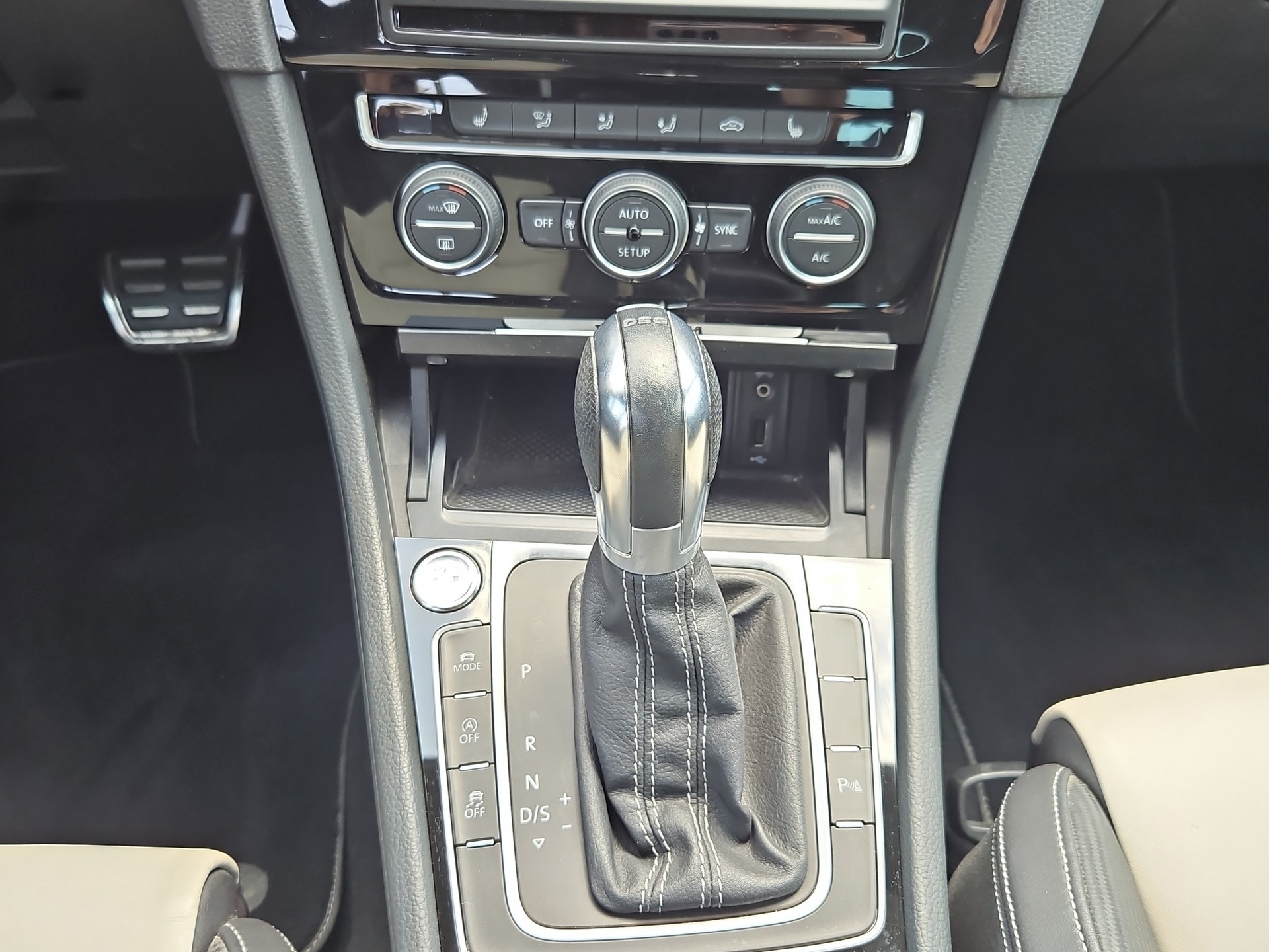 VW Golf 2.0 TSI R 4Motion DSG-image-21
