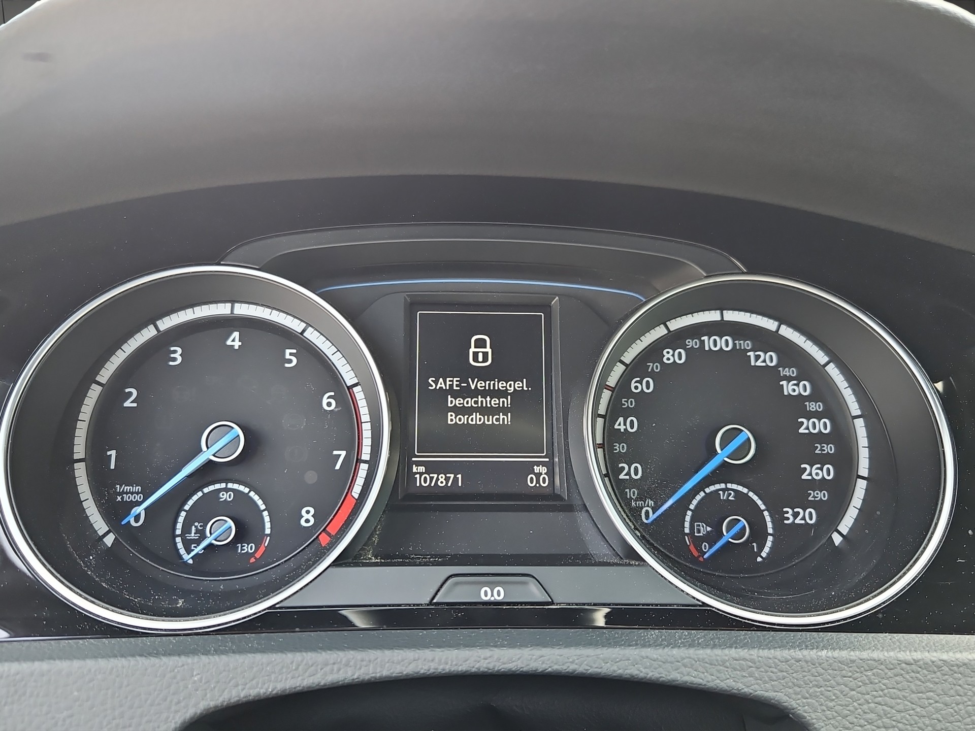 VW Golf 2.0 TSI R 4Motion DSG-image-24