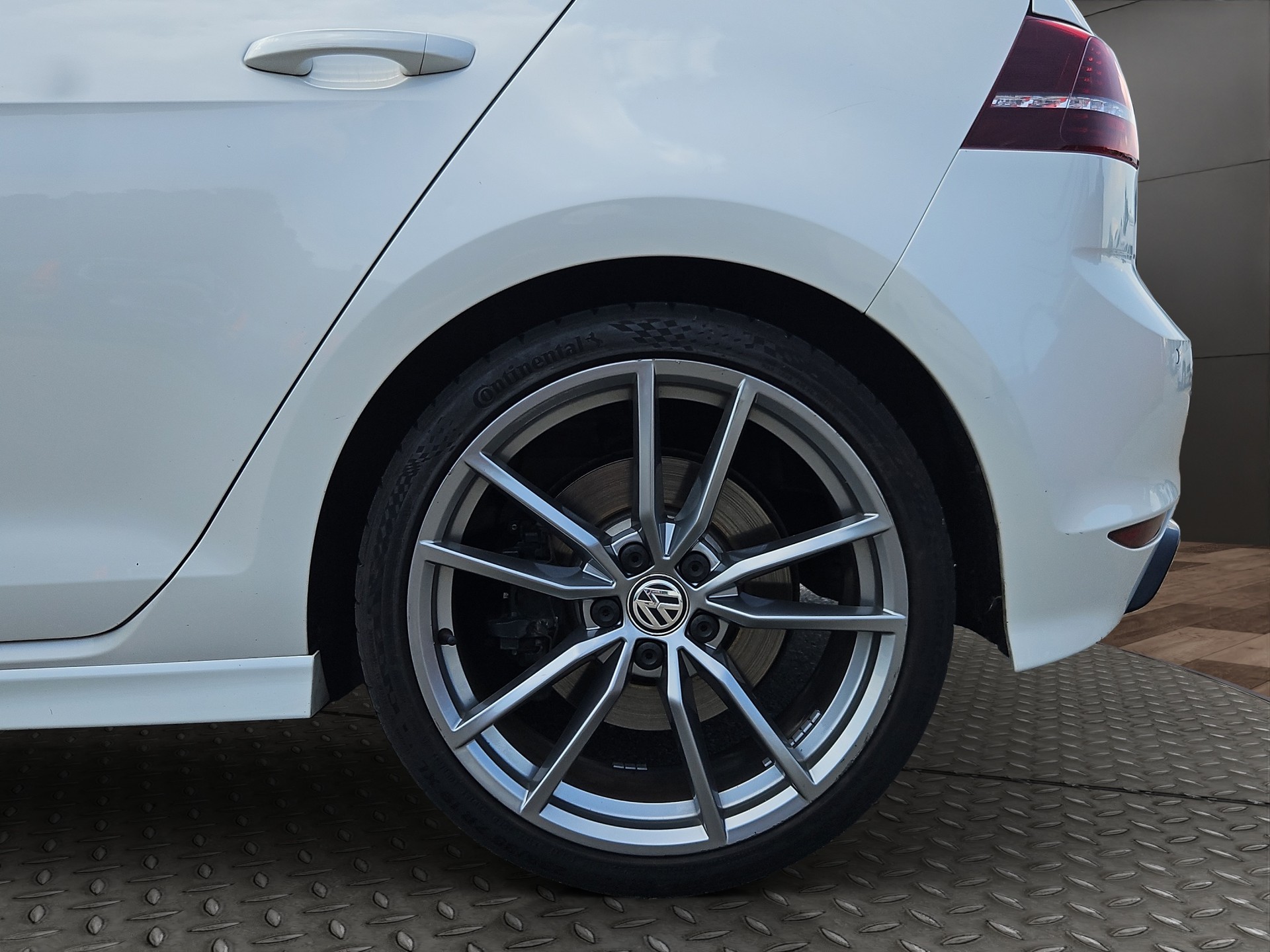 VW Golf 2.0 TSI R 4Motion DSG-image-13