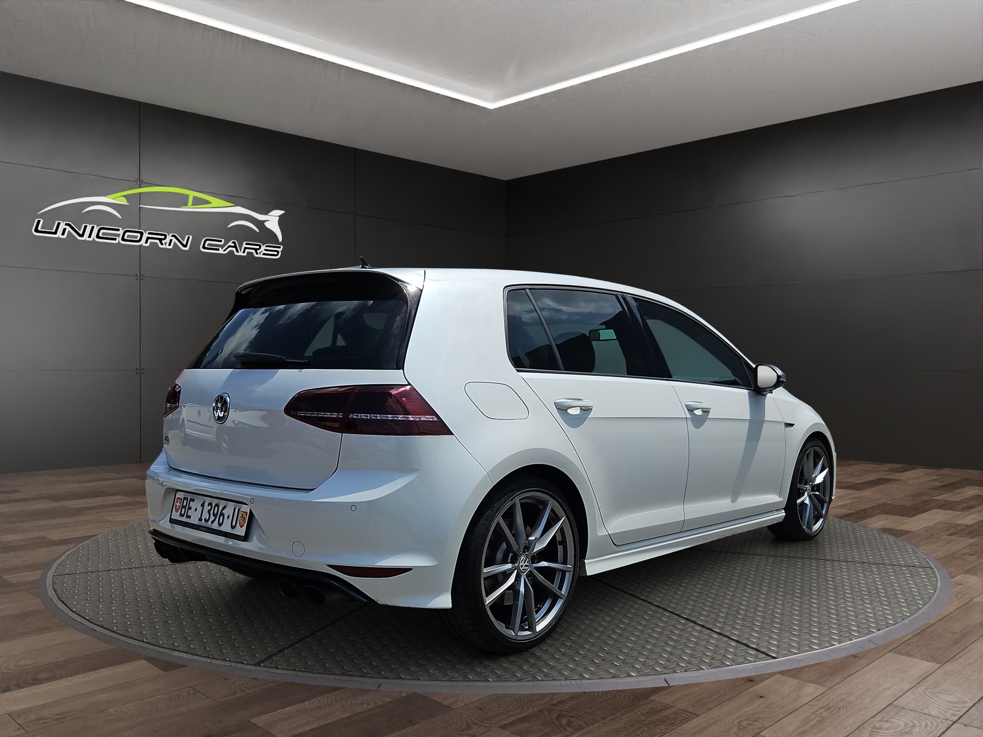 VW Golf 2.0 TSI R 4Motion DSG-image-6