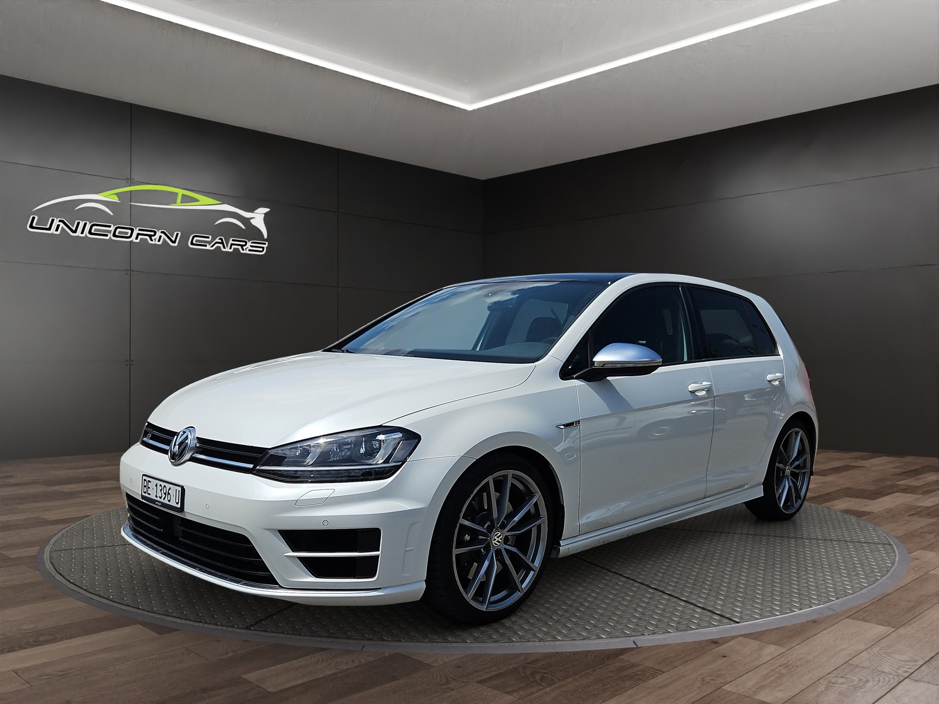 VW Golf 2.0 TSI R 4Motion DSG-showroom-element-2
