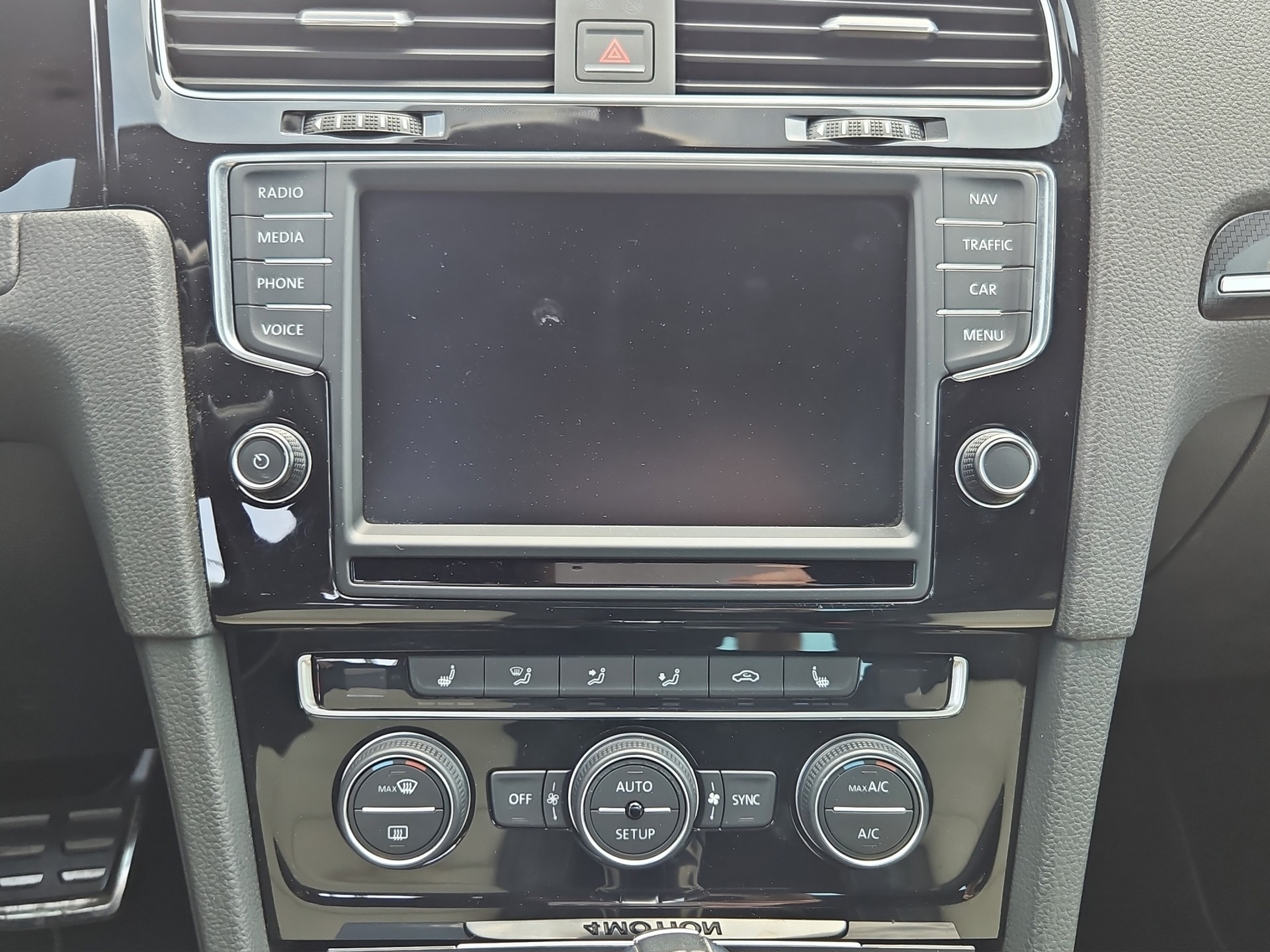 VW Golf 2.0 TSI R 4Motion DSG-image-19