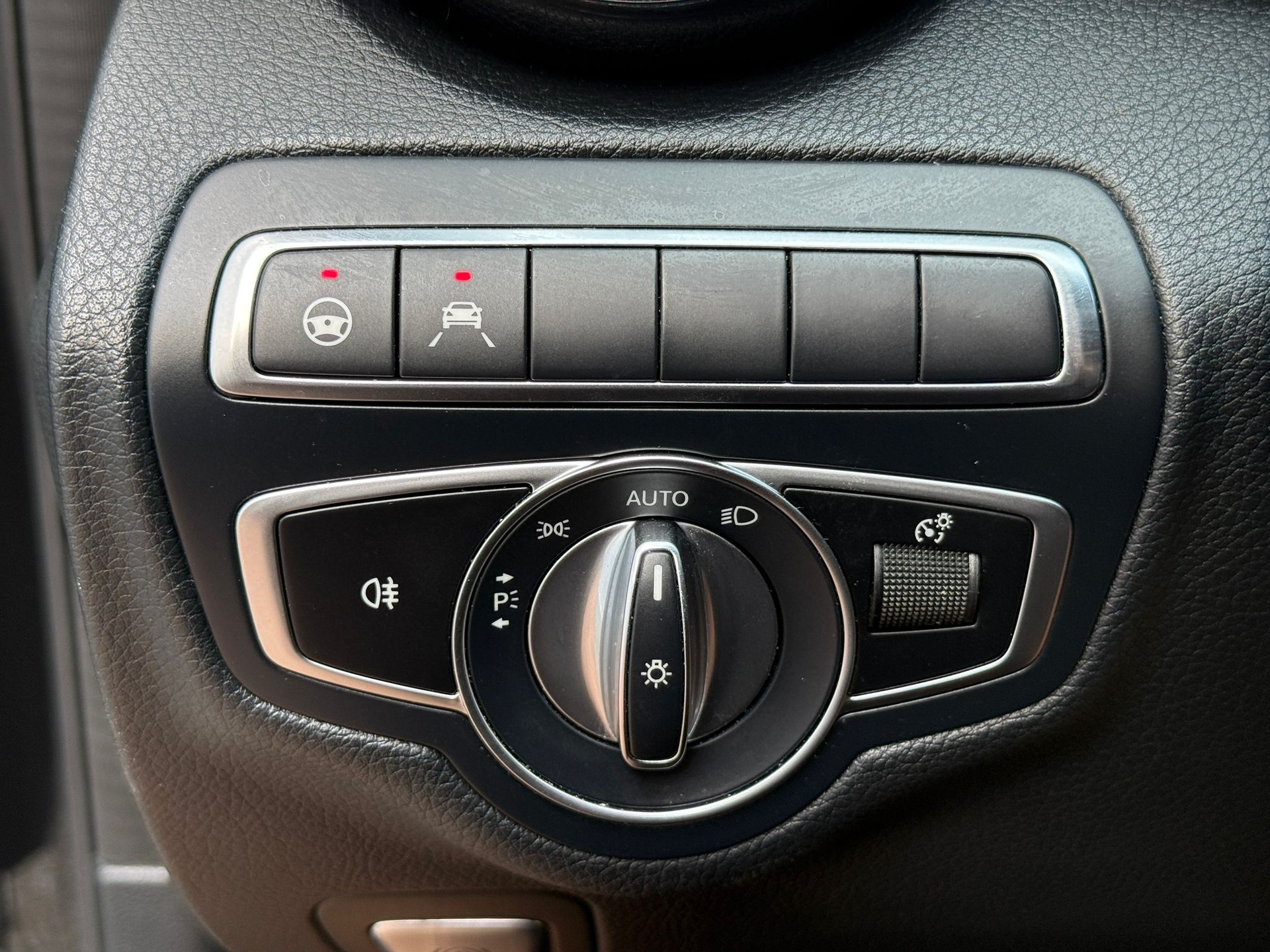 MERCEDES-BENZ C 220 d AMG Line 4matic-image-15