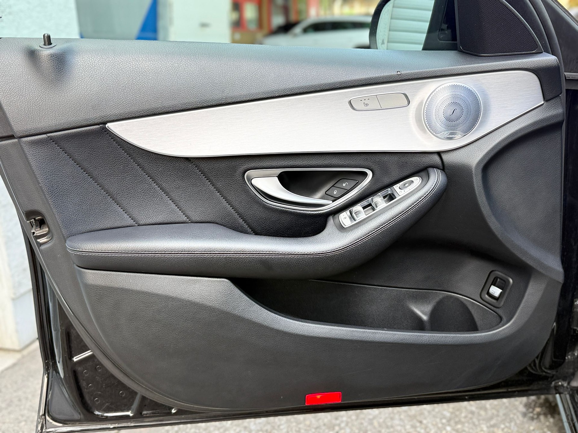 MERCEDES-BENZ C 220 d AMG Line 4matic-image-6
