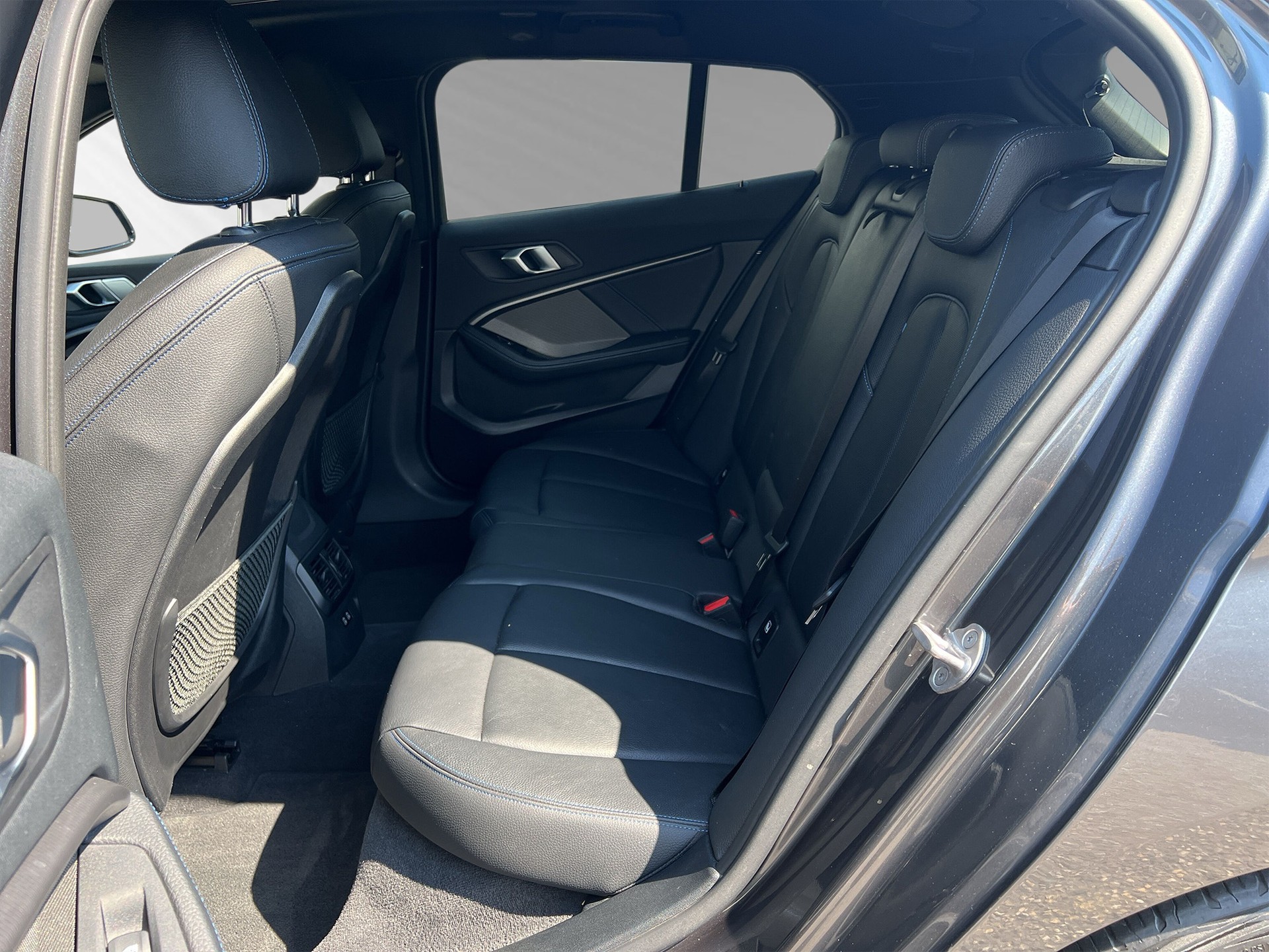 BMW 120d xDrive Steptronic Pure M Sport-image-6