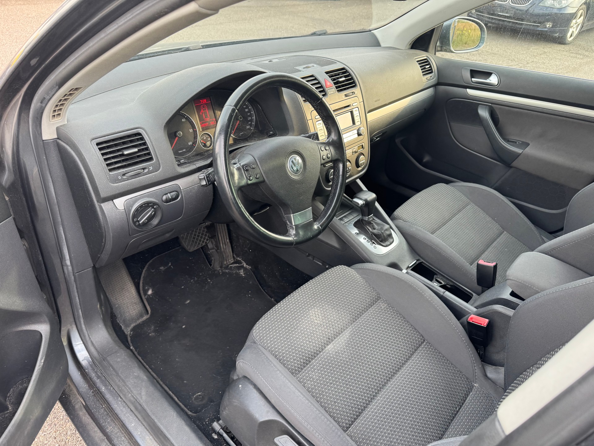 VW Golf Variant 2.0 TDI Sportline DSG-image-4