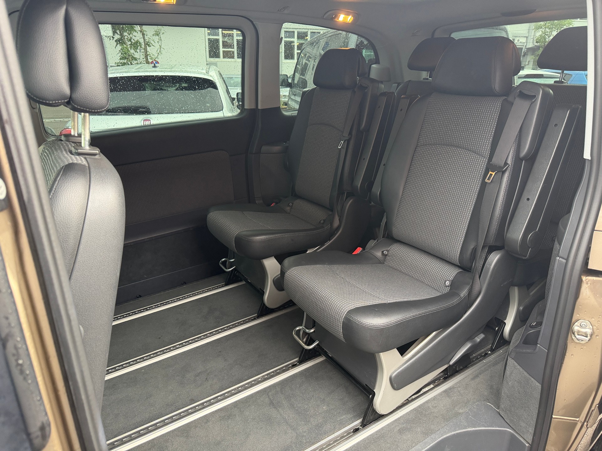 MERCEDES-BENZ Viano 3.0 CDI Blue Efficiency Trend A-image-12