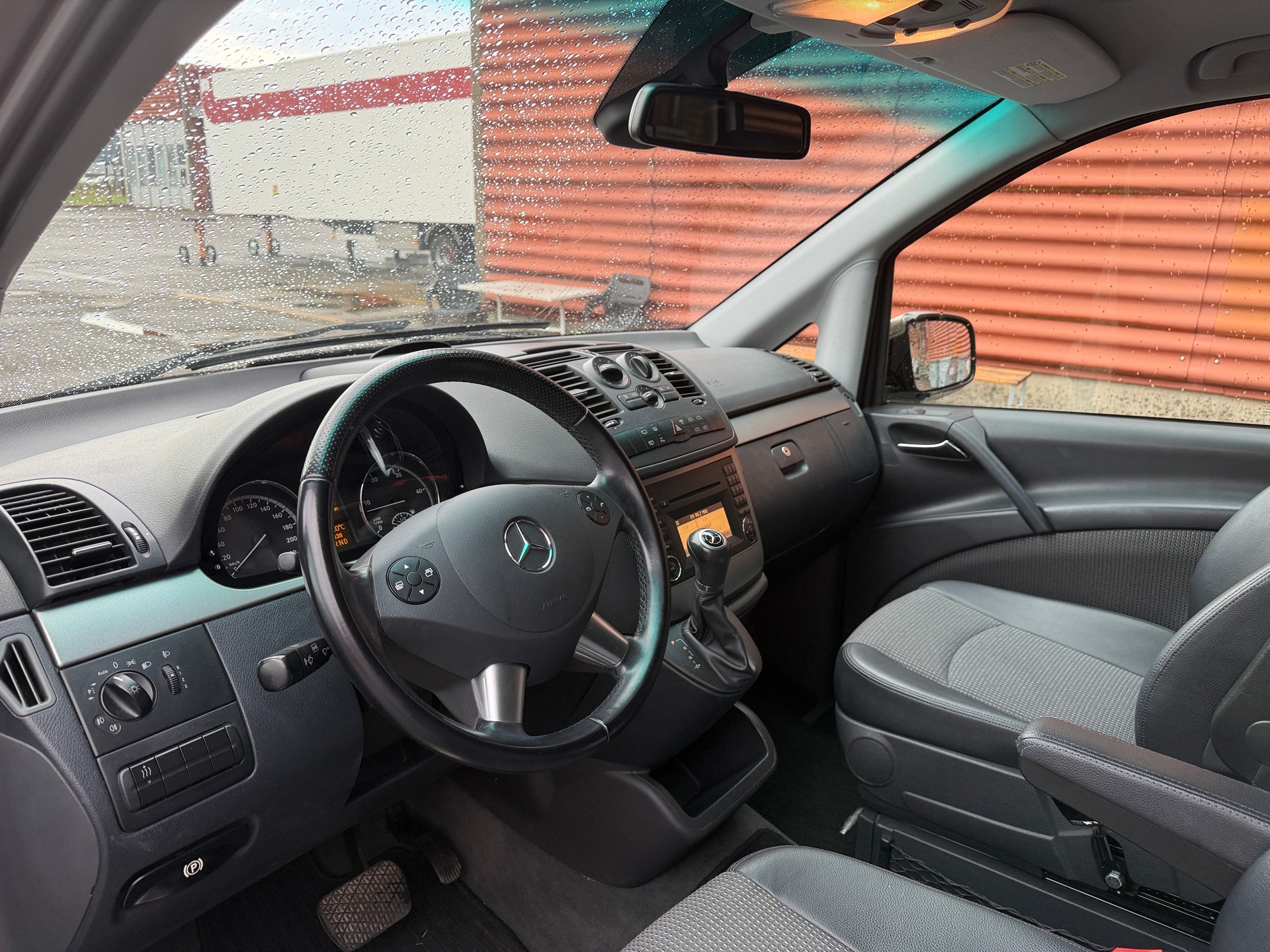 MERCEDES-BENZ Viano 3.0 CDI Blue Efficiency Trend A-image-9