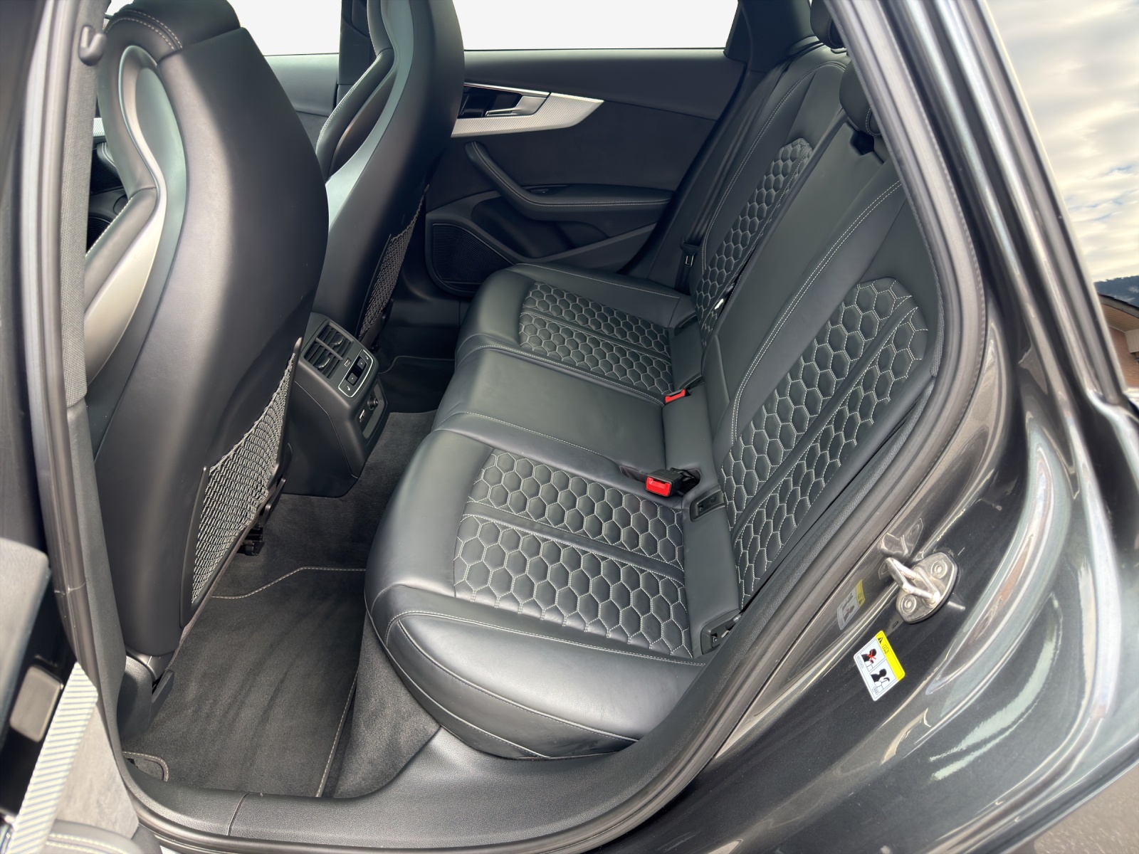 AUDI RS4 Avant quattro tiptronic-image-11