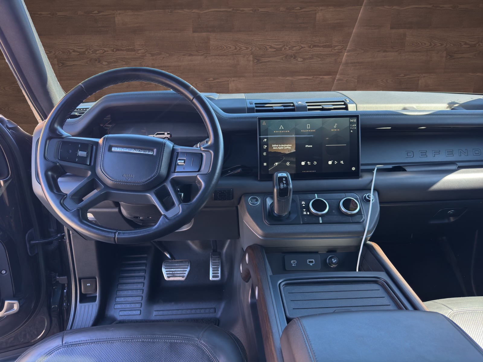 LAND ROVER Defender 110 3.0 D I6 300 X-Dynamic SE AWD AT8-image-12