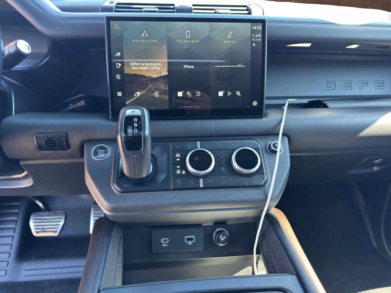 LAND ROVER Defender 110 3.0 D I6 300 X-Dynamic SE AWD AT8-image-14