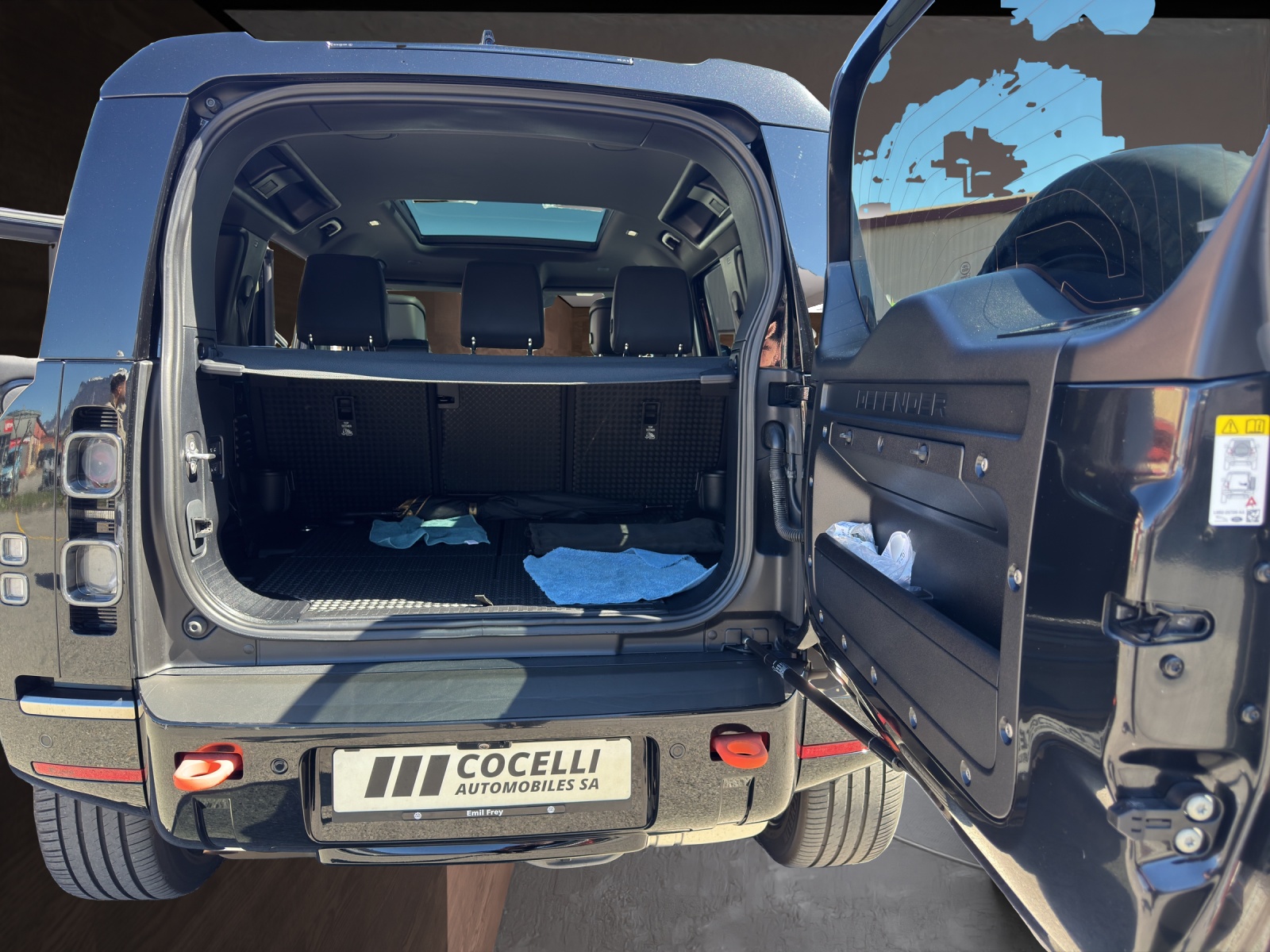 LAND ROVER Defender 110 3.0 D I6 300 X-Dynamic SE AWD AT8-image-11