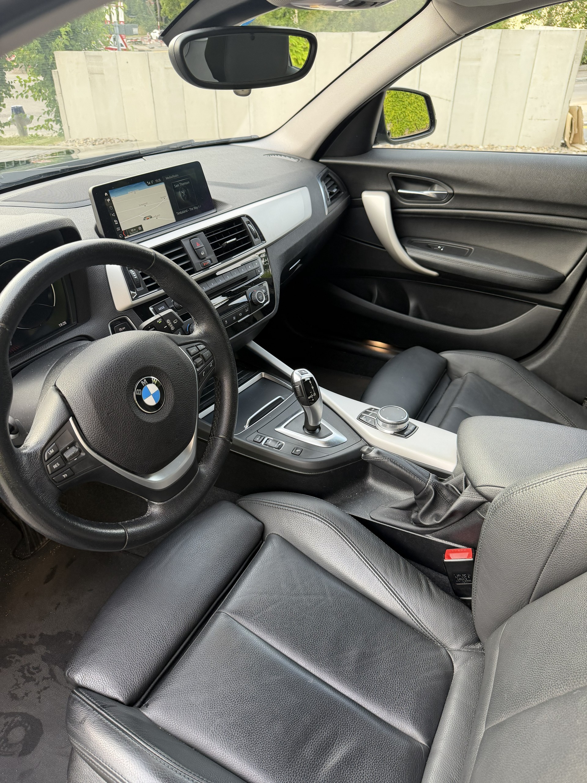 BMW 118i-image-4