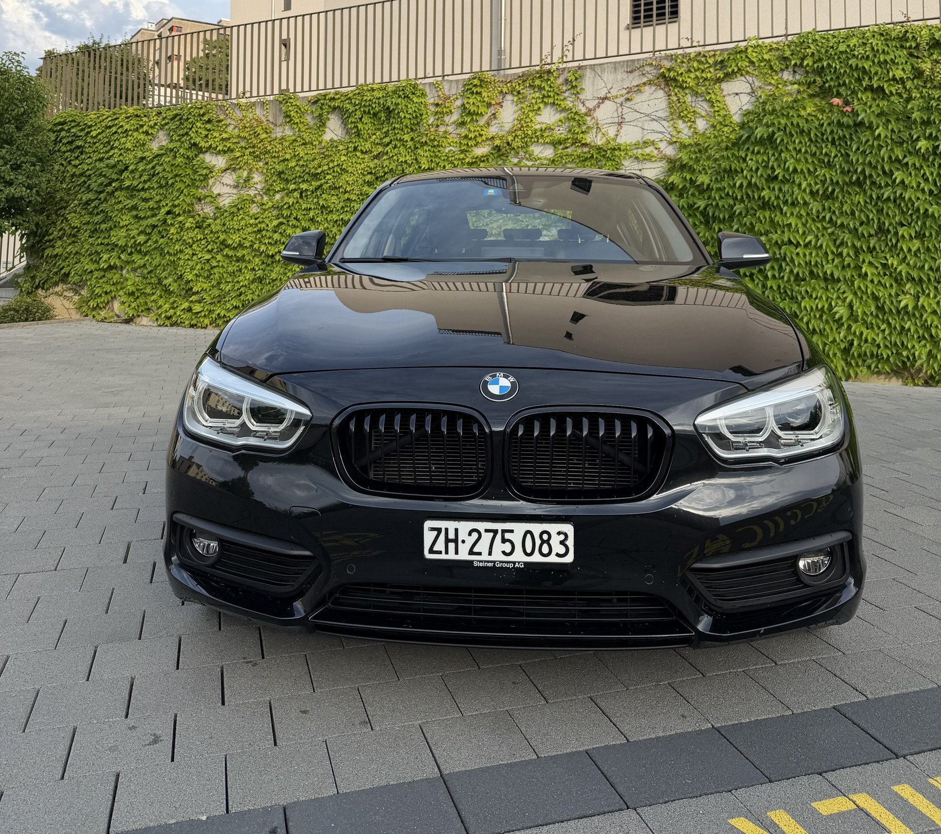 BMW 118i-image-1