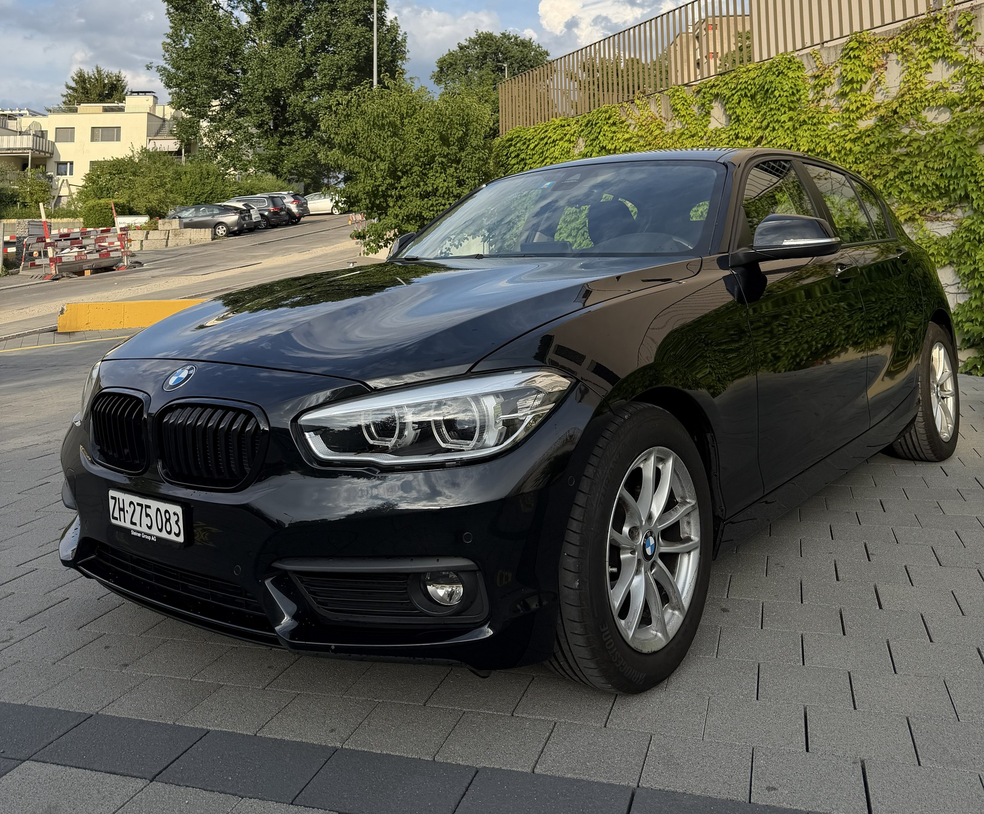 BMW 118i-image-0